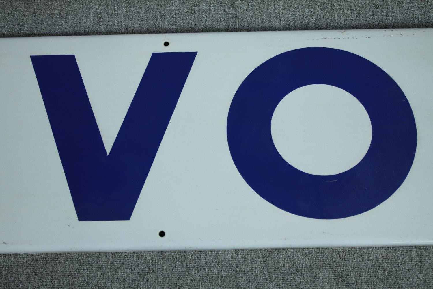 A pair of large enamelled metal Czech road signs. Keep Right and Keep Left. L.200 W.40cm. (each) - Image 5 of 6