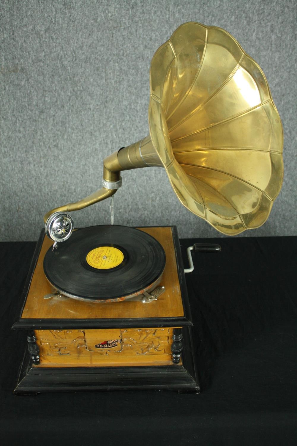 A 19th century style wind up gramophone in working order. H.64cm. - Image 2 of 6