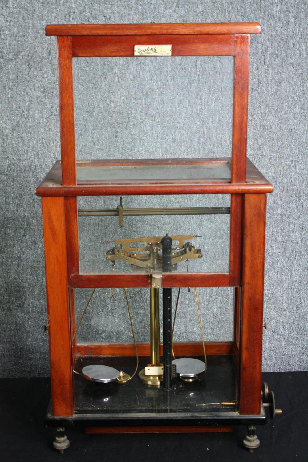 A set of late 19th century laboratory scales in a mahogany case with Vertling maker's label. H.49 - Image 2 of 7