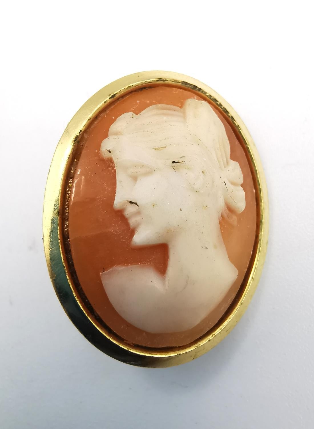 A collection of five oval carved shell cameo brooches a double sided swivel rolled gold portrait - Image 8 of 10