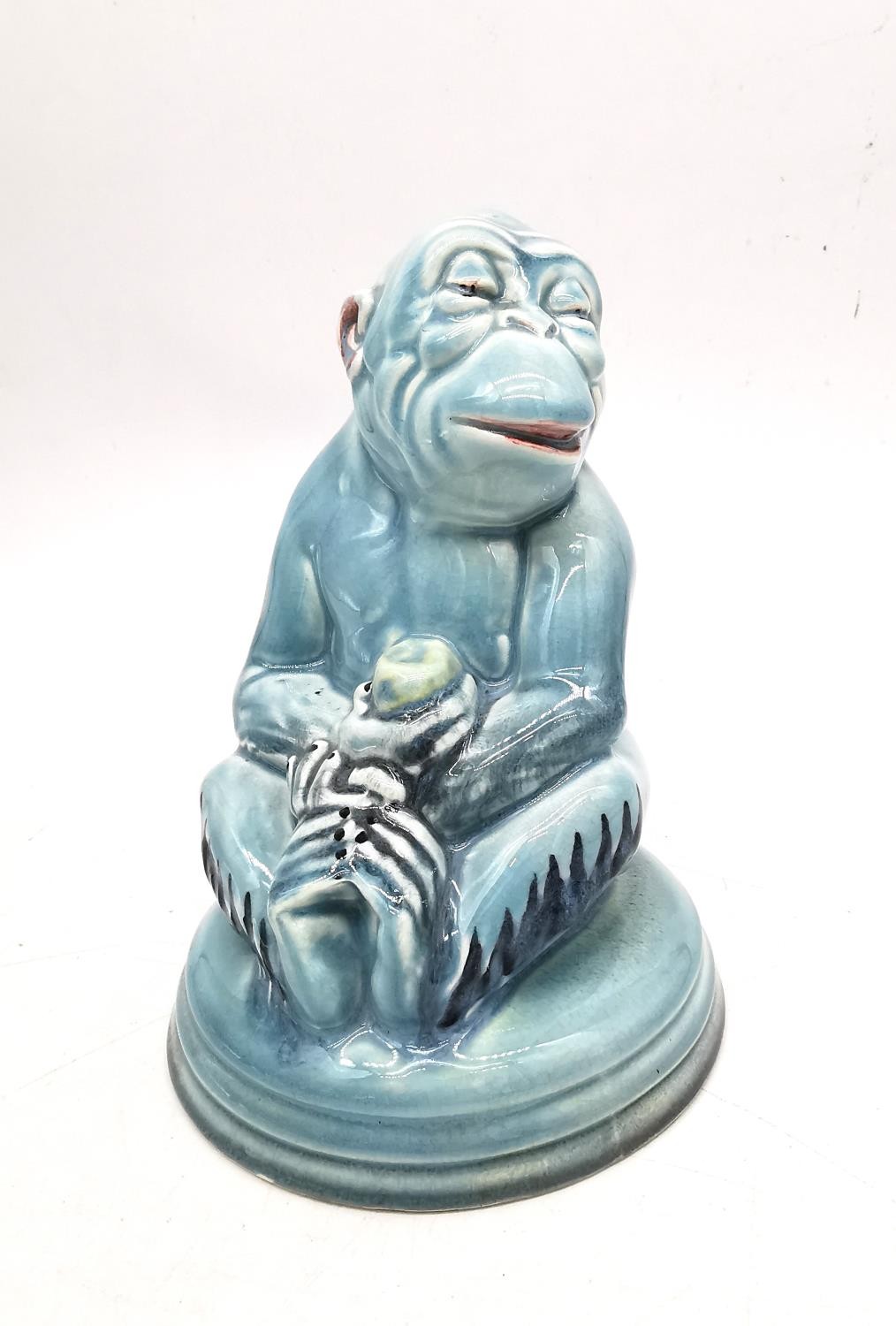 An Art Deco Beswick blue glaze monkey holding a fruit along with a Beswick elephant. Tallest H.19 - Bild 2 aus 11