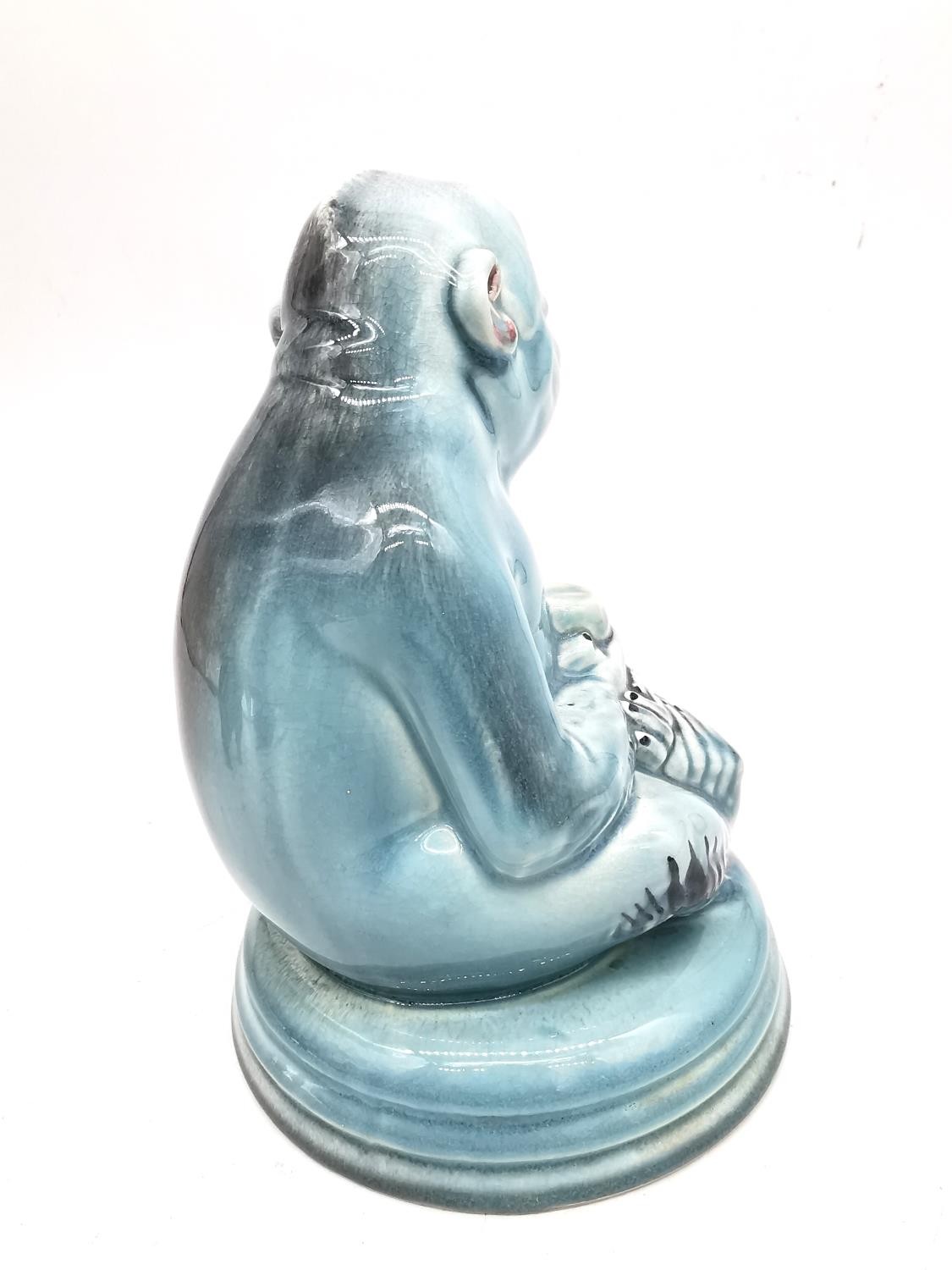 An Art Deco Beswick blue glaze monkey holding a fruit along with a Beswick elephant. Tallest H.19 - Bild 5 aus 11