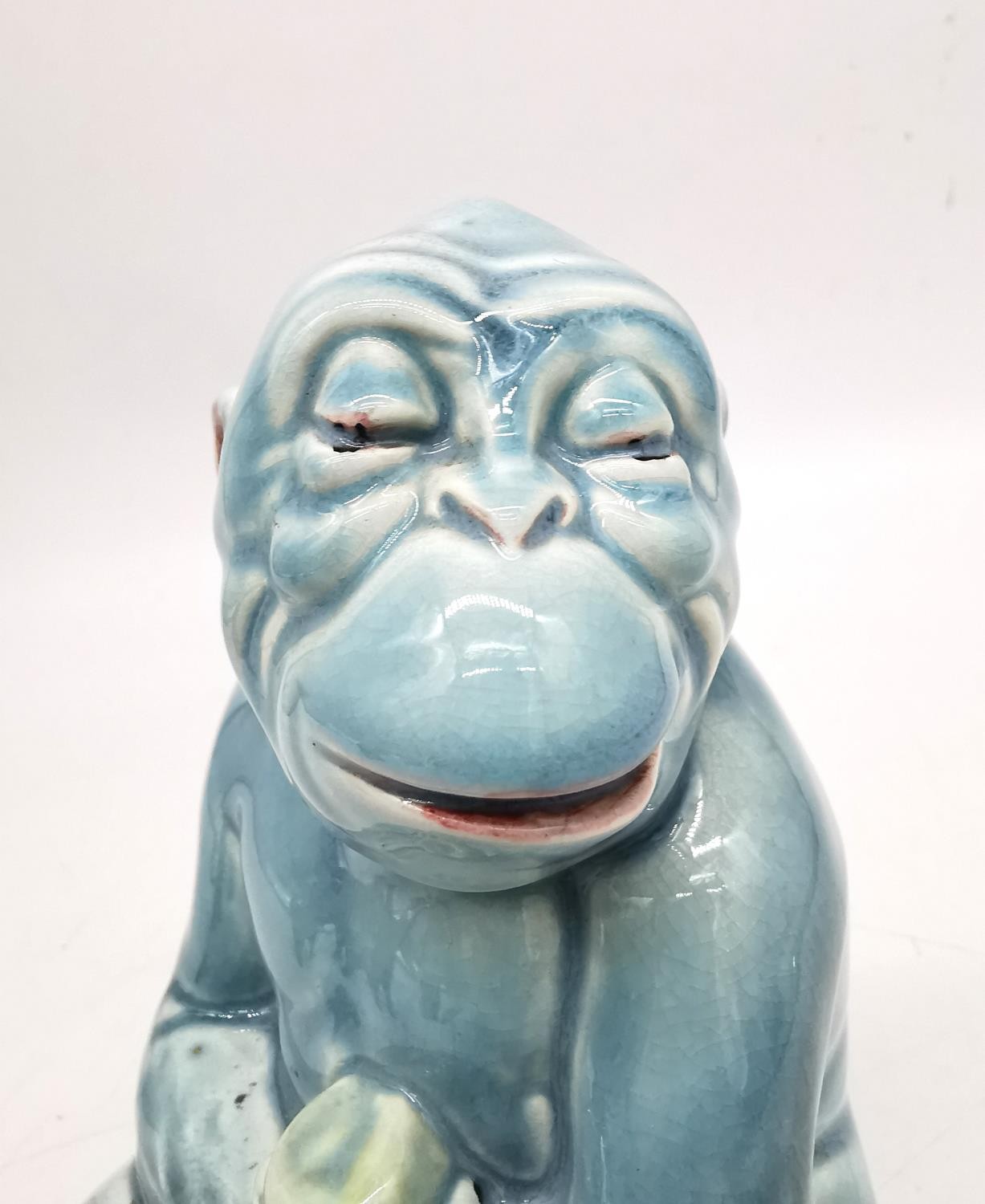 An Art Deco Beswick blue glaze monkey holding a fruit along with a Beswick elephant. Tallest H.19 - Bild 6 aus 11