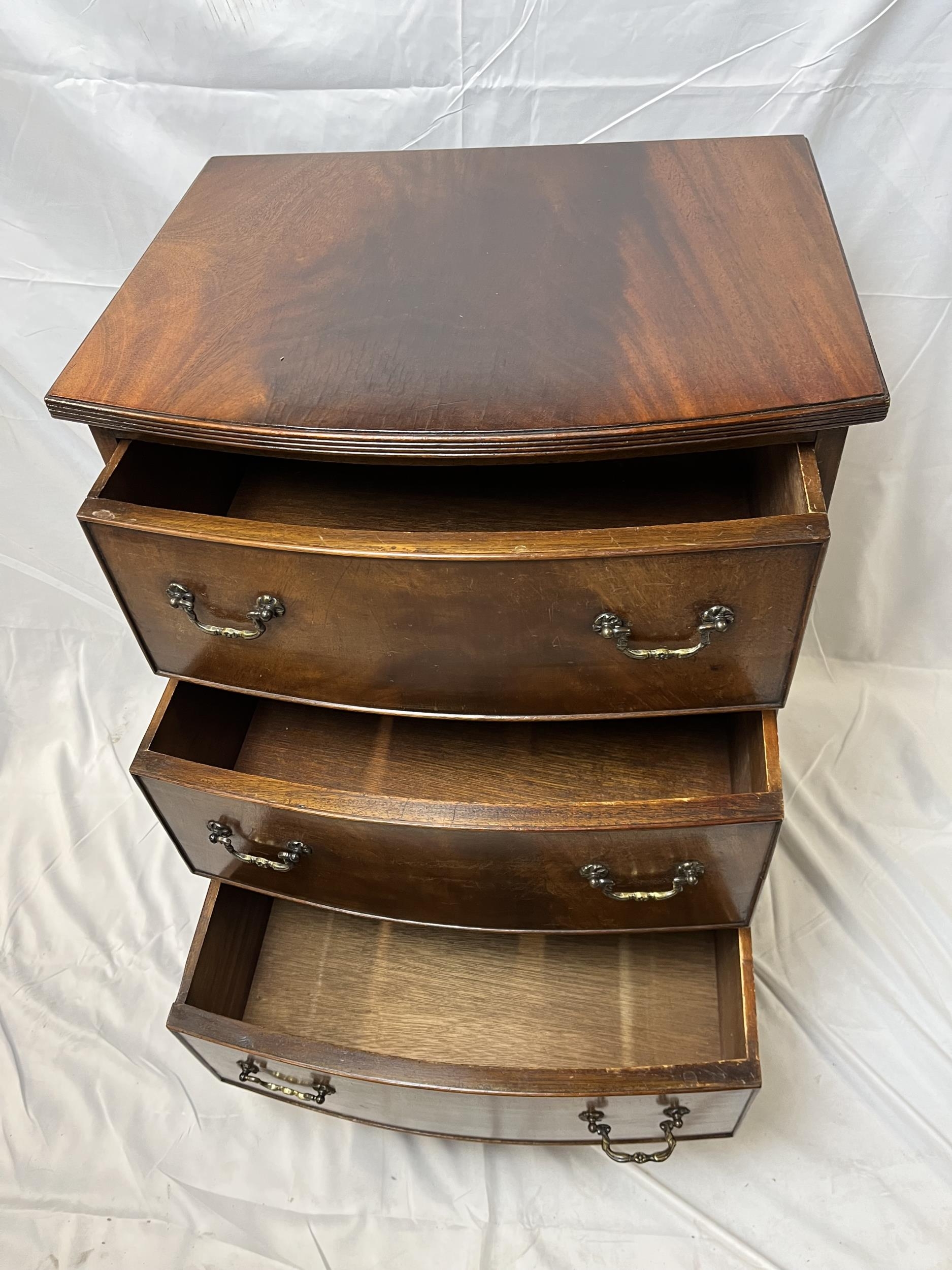 Chest, Georgian style flame mahogany bowfronted. H.72 W.54 D.43cm. - Image 4 of 5