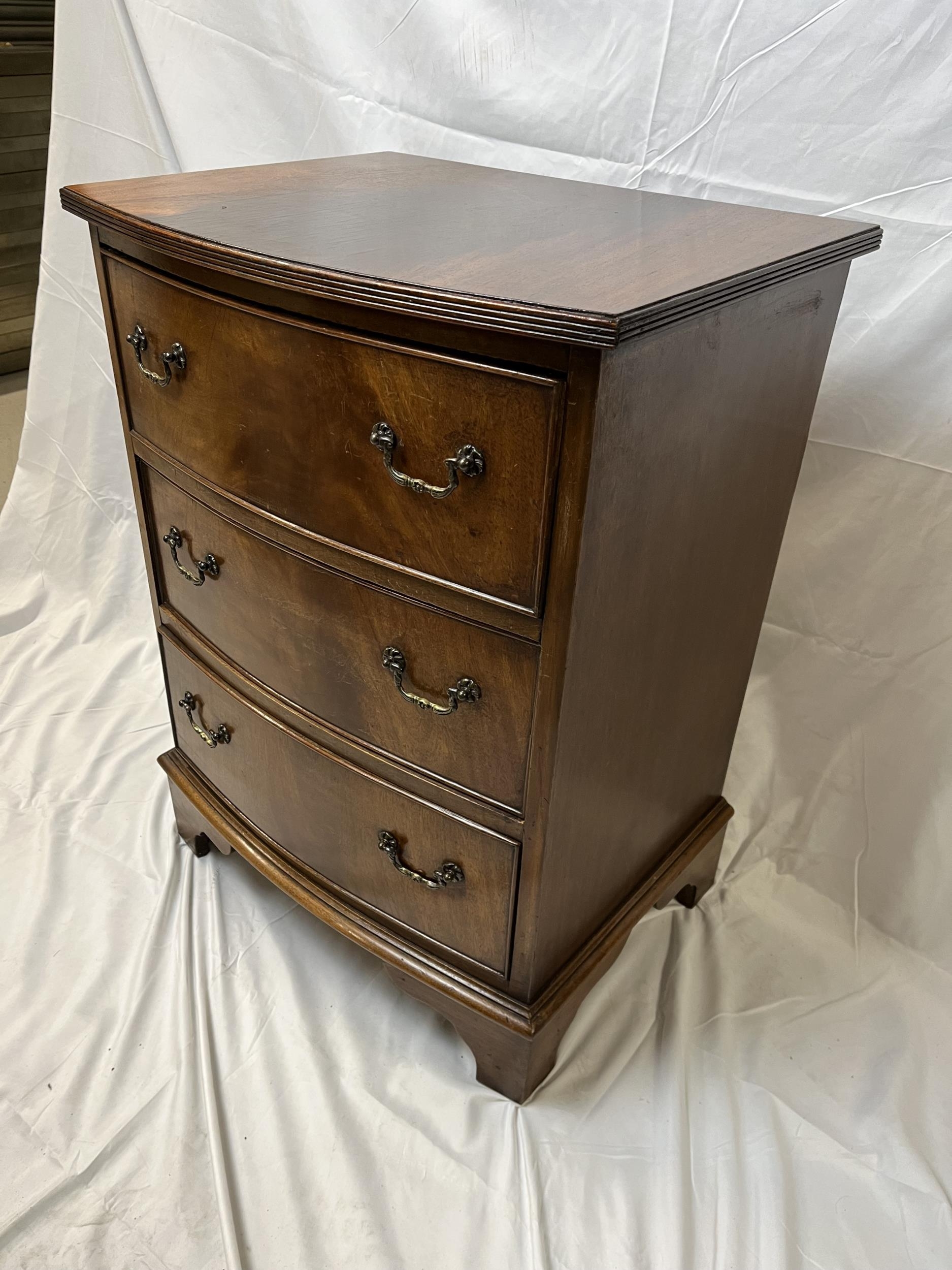 Chest, Georgian style flame mahogany bowfronted. H.72 W.54 D.43cm. - Image 3 of 5