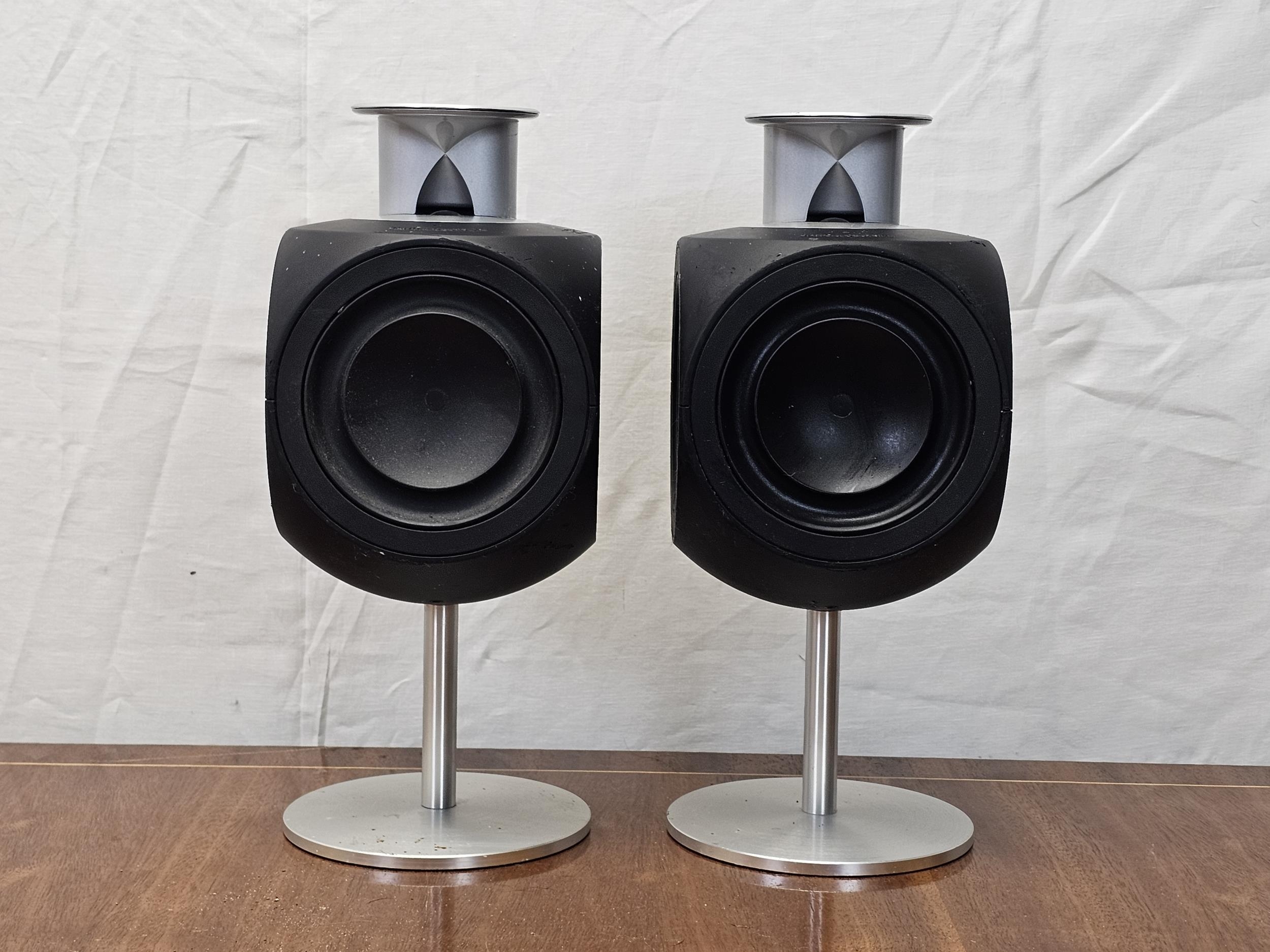 A pair of Bang and Olufsen Beolab 3 active speakers. H.33 W.14 D.17cm. - Image 2 of 5