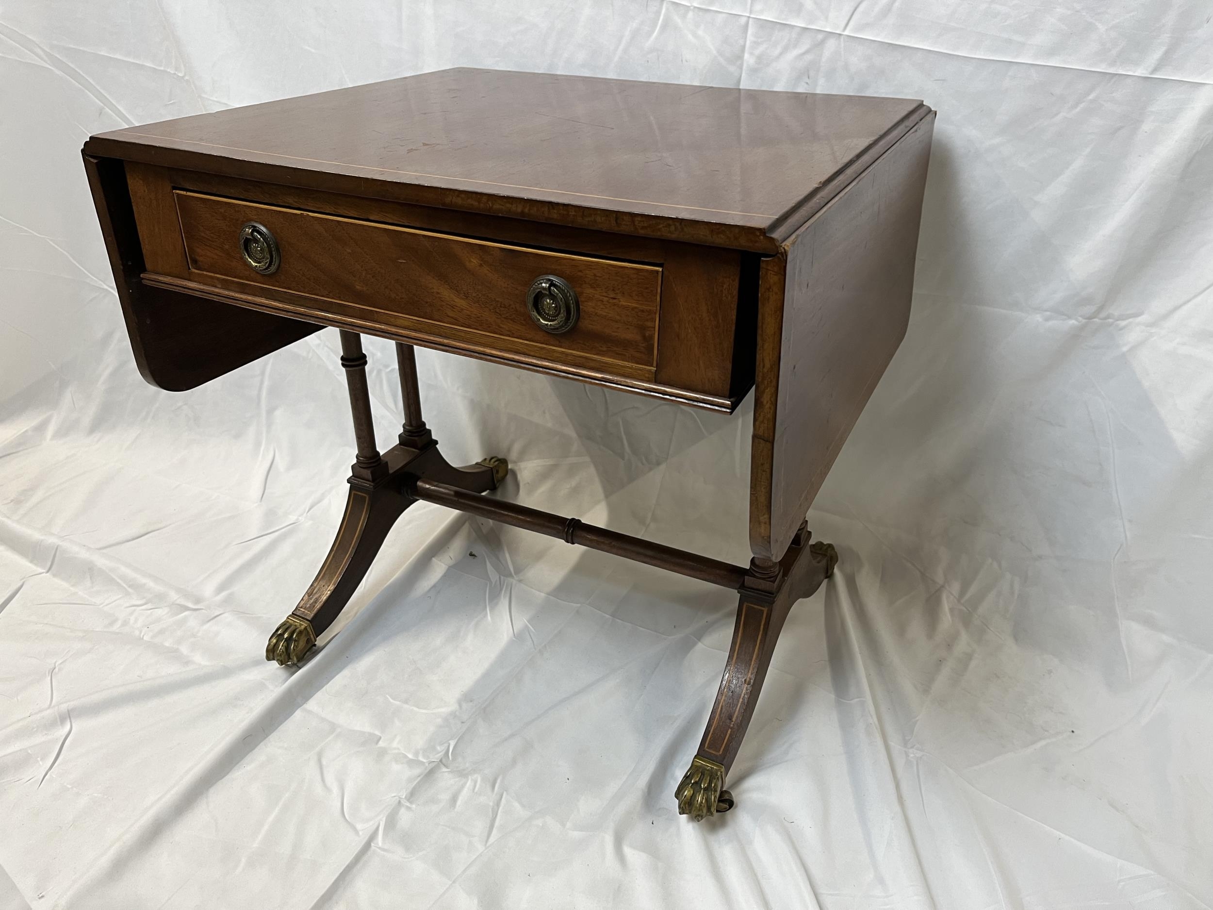 A small Regency style mahogany sofa table. H.51 W.51 D.45.5cm. Extended W.88.5cm. - Image 3 of 7