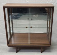 Display cabinet, mid century vintage teak. H.98 W.78 D.39cm.