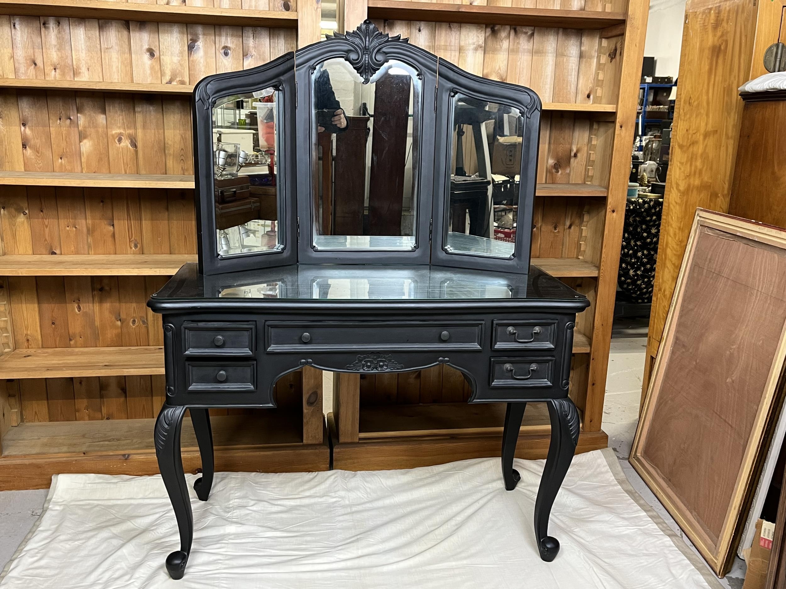 A contemporary Continental style dressing table and matching stool. H.77 W.114 D.48cm. with mirror - Image 2 of 6