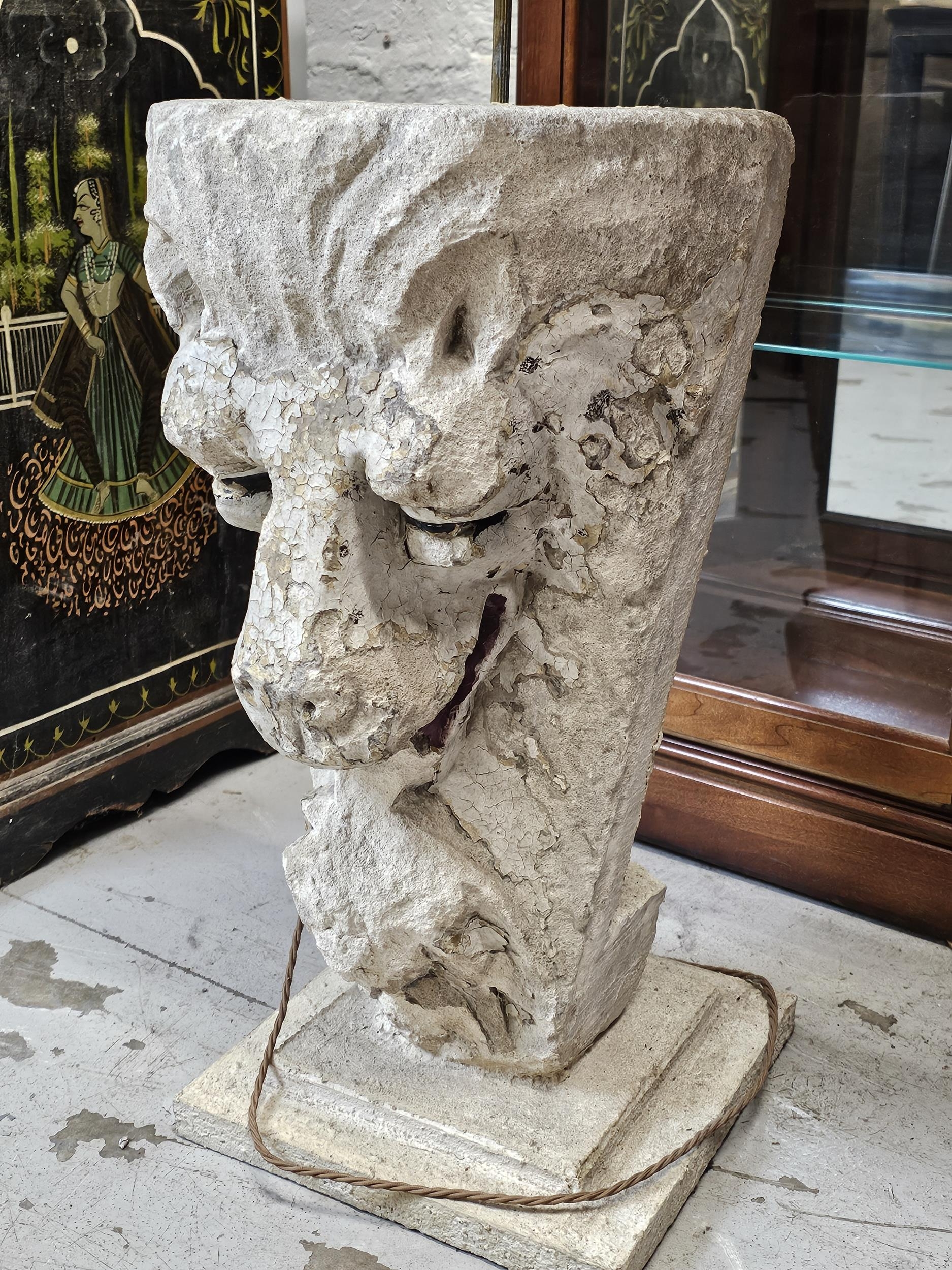 A large composite stone lion mask table lamp. H.105 W.44 D.44cm. (Height includes shade). - Bild 2 aus 5