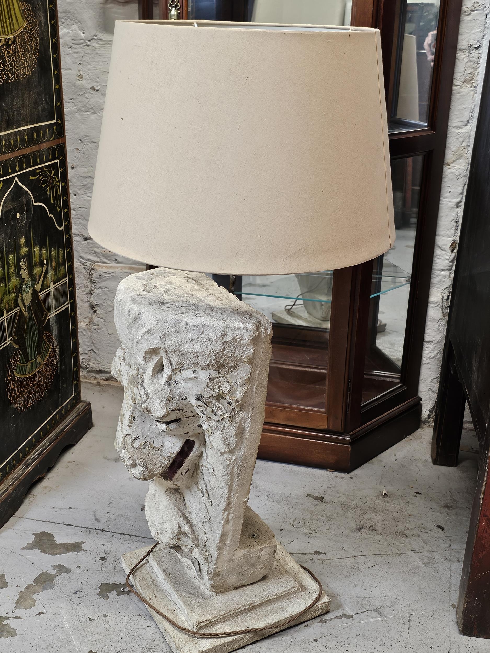 A large composite stone lion mask table lamp. H.105 W.44 D.44cm. (Height includes shade). - Bild 5 aus 5