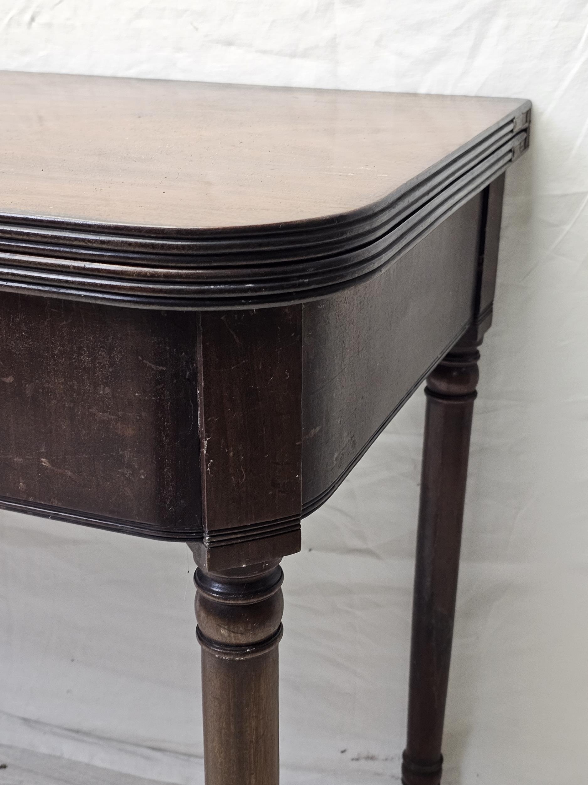 Tea table, 19th century mahogany with foldover top and gateleg action. H.72 W.99 D.99cm. - Bild 2 aus 6