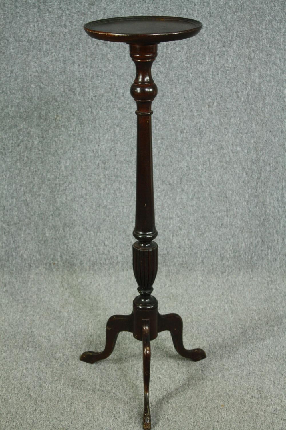 Torchere plant stand, Georgian style mahogany. H.102cm.