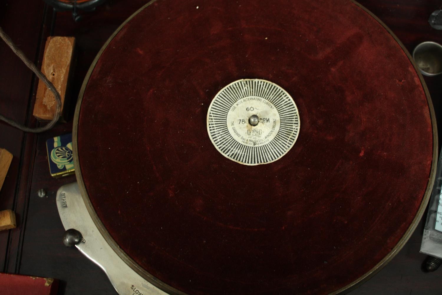 A mahogany cased Columbia Grafonola gramophone along with a collection of 78 rpm records. H.86 W. - Image 10 of 12