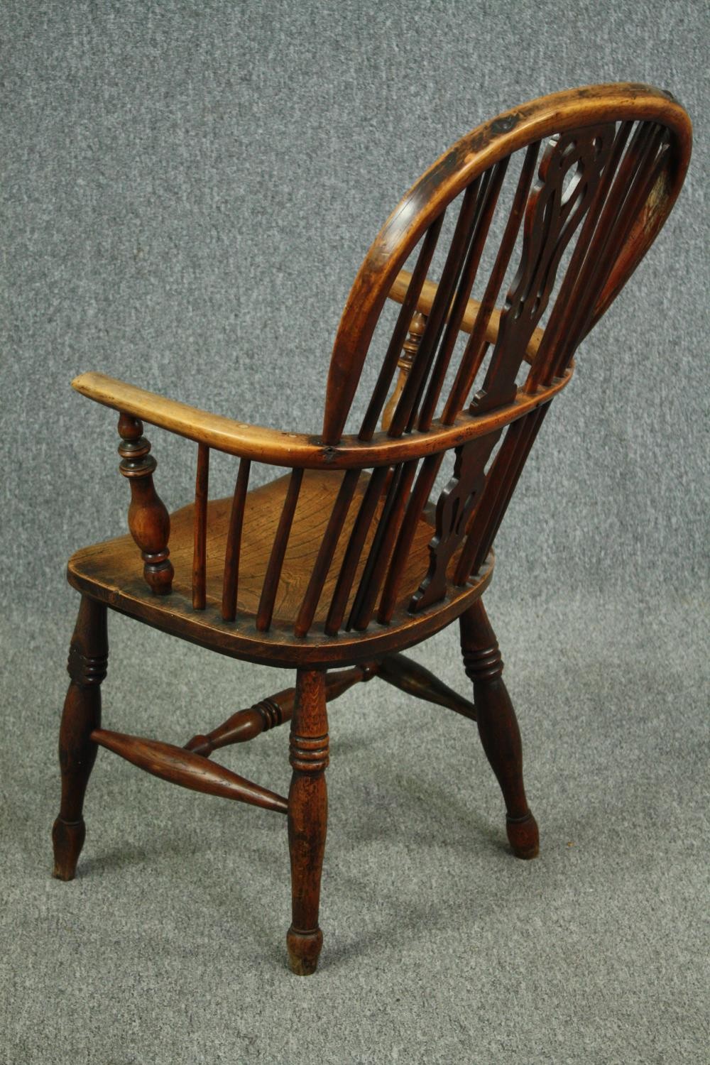 A 19th century elm and yew Windsor armchair with hooped back and pierced splat on turned stretchered - Image 5 of 7