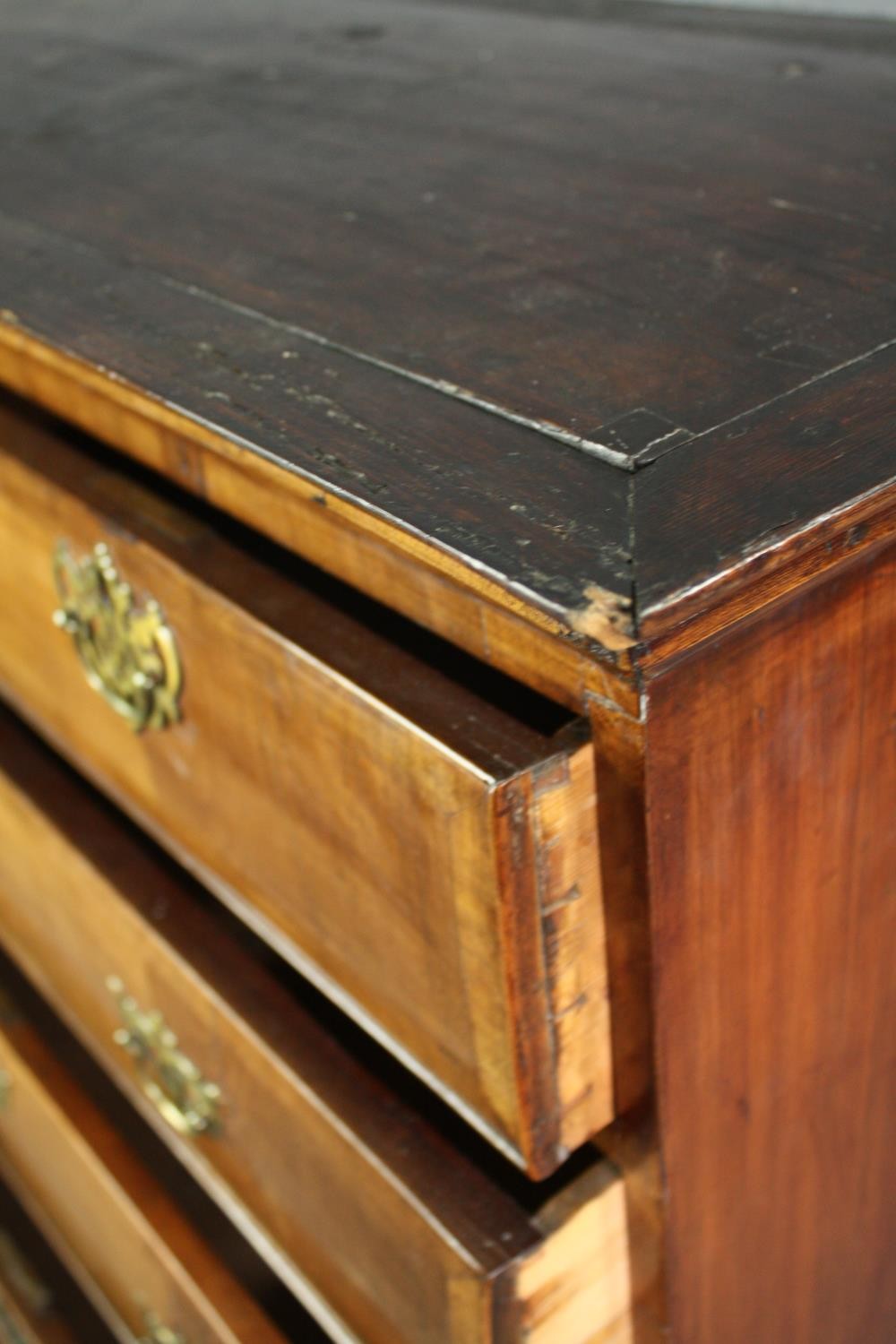 Chest of drawers, early Georgian crossbanded walnut on base fitted with drawer. H.133 W.96 D.47cm. - Image 7 of 8