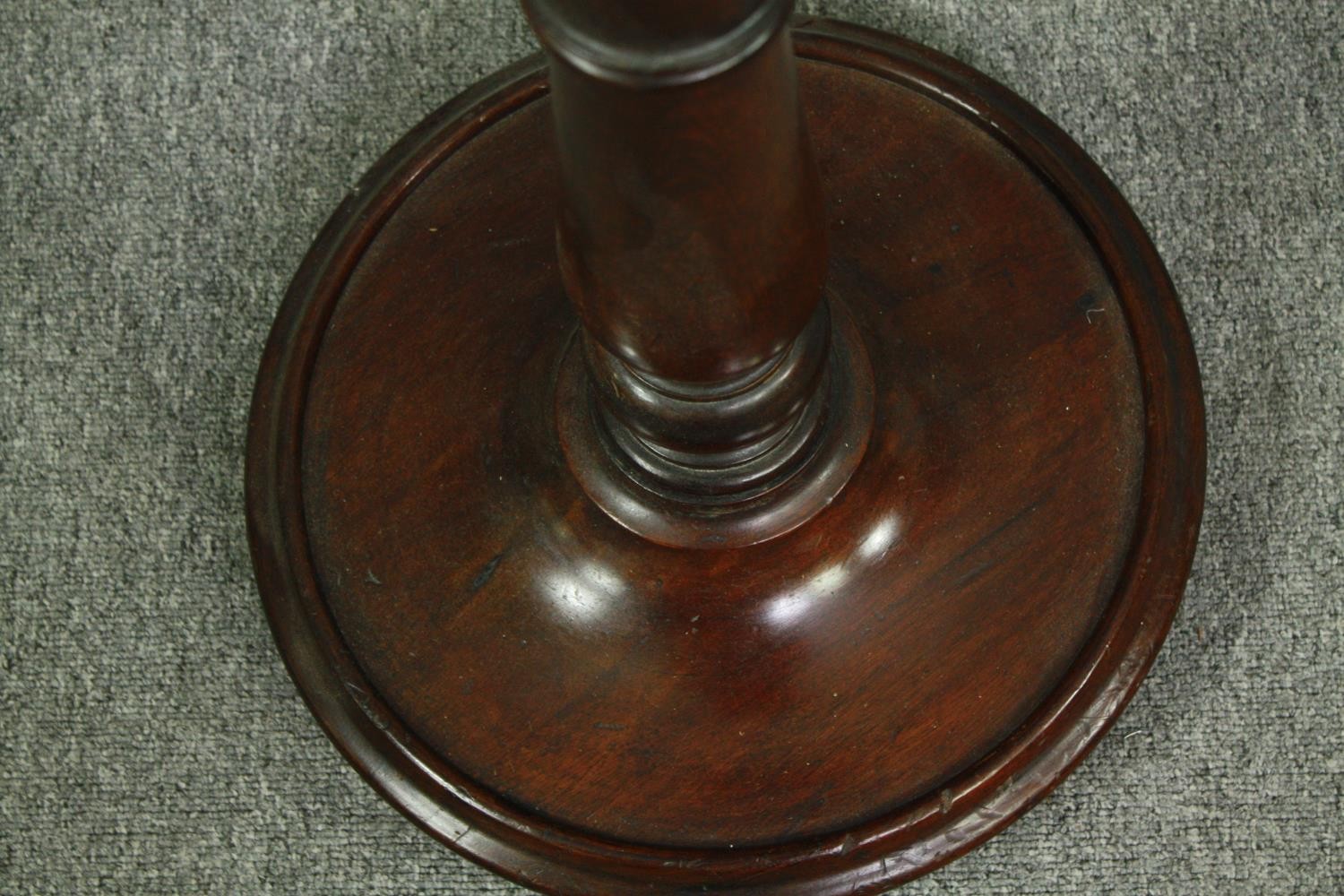 Torchere or standard lamp base, 19th century style style mahogany. H.127cm. - Bild 4 aus 5