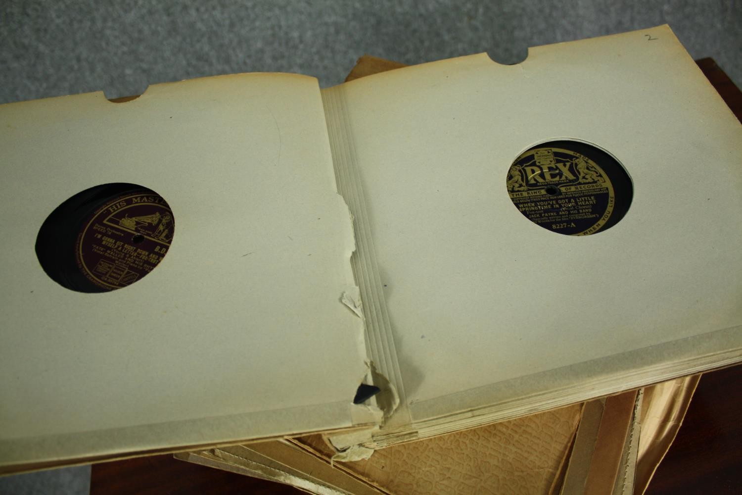 A mahogany cased Columbia Grafonola gramophone along with a collection of 78 rpm records. H.86 W. - Image 12 of 12