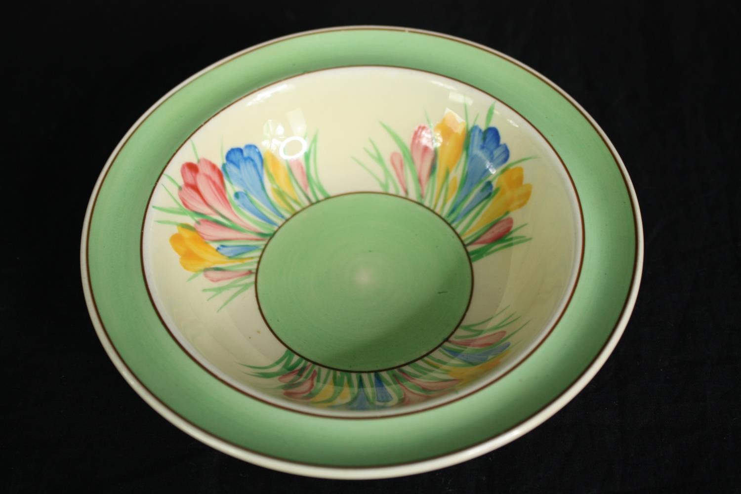 A set of four vintage Royal Staffordshire Crocus bowls by Clarise Cliff along with a Carlton Ware - Image 3 of 7