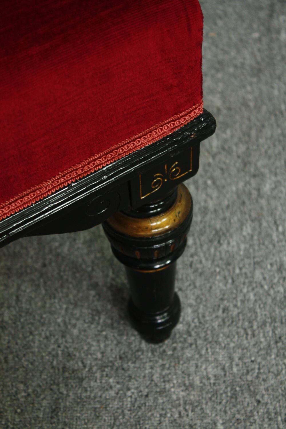 A pair of late Victorian chaise longues on ebonised and gilt supports. H.85 W.110 D.58cm. (each) - Image 7 of 9