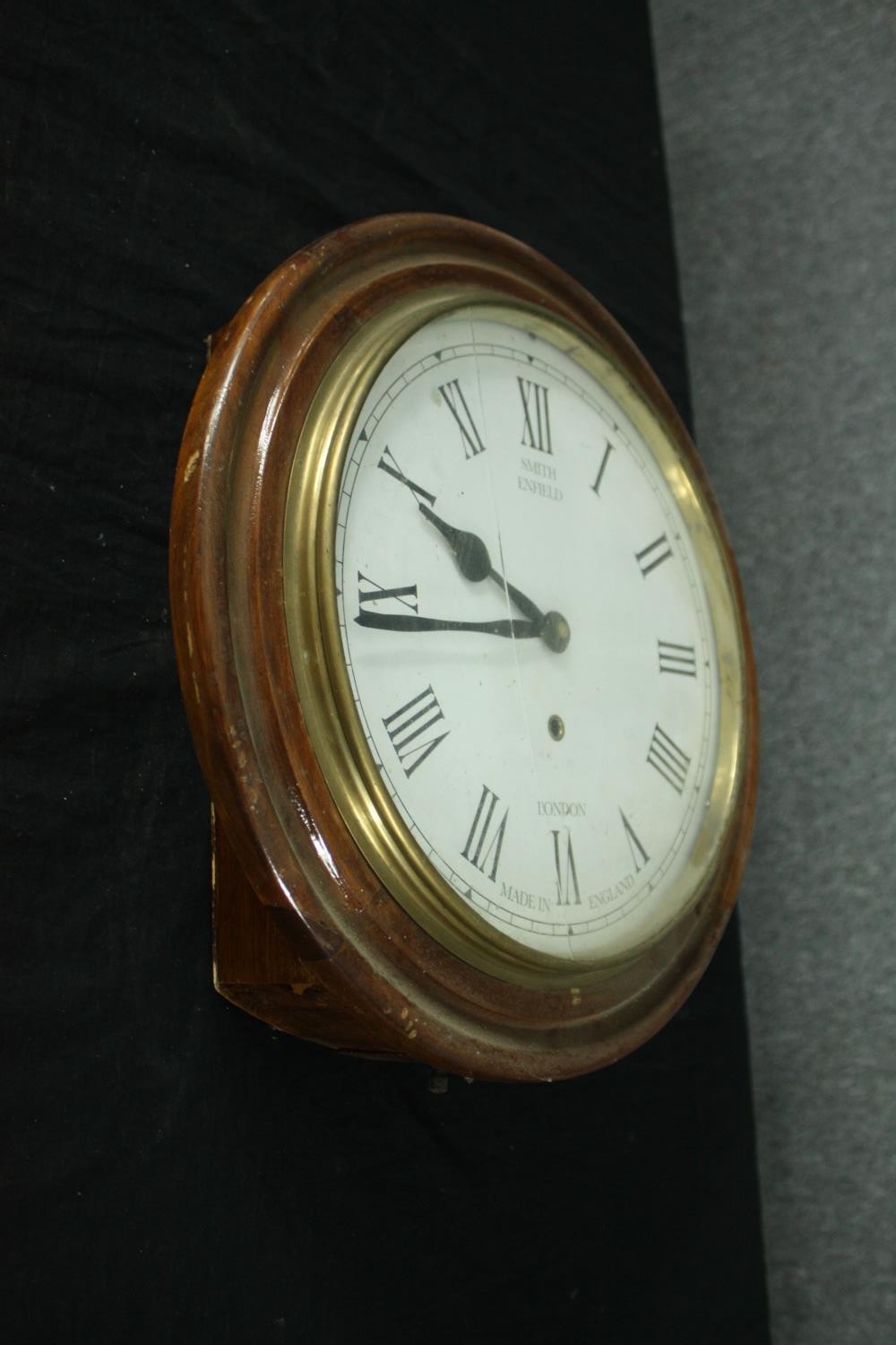A reproduction 19th century style wall clock. (For display purposes only). Dia.40cm. - Image 4 of 4