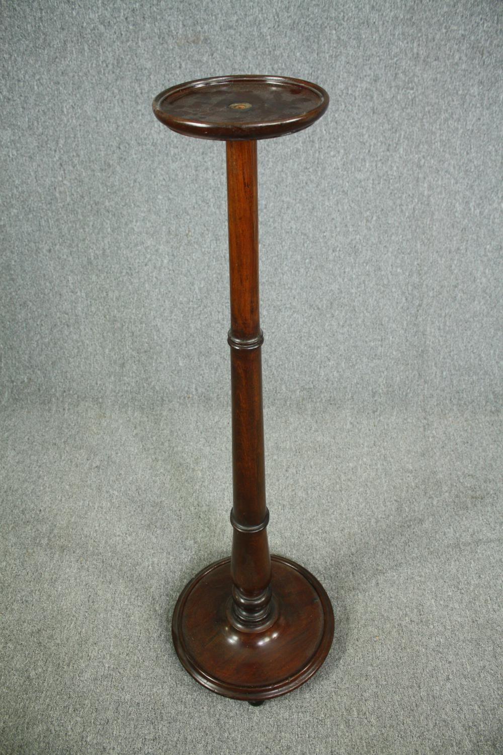 Torchere or standard lamp base, 19th century style style mahogany. H.127cm. - Bild 2 aus 5