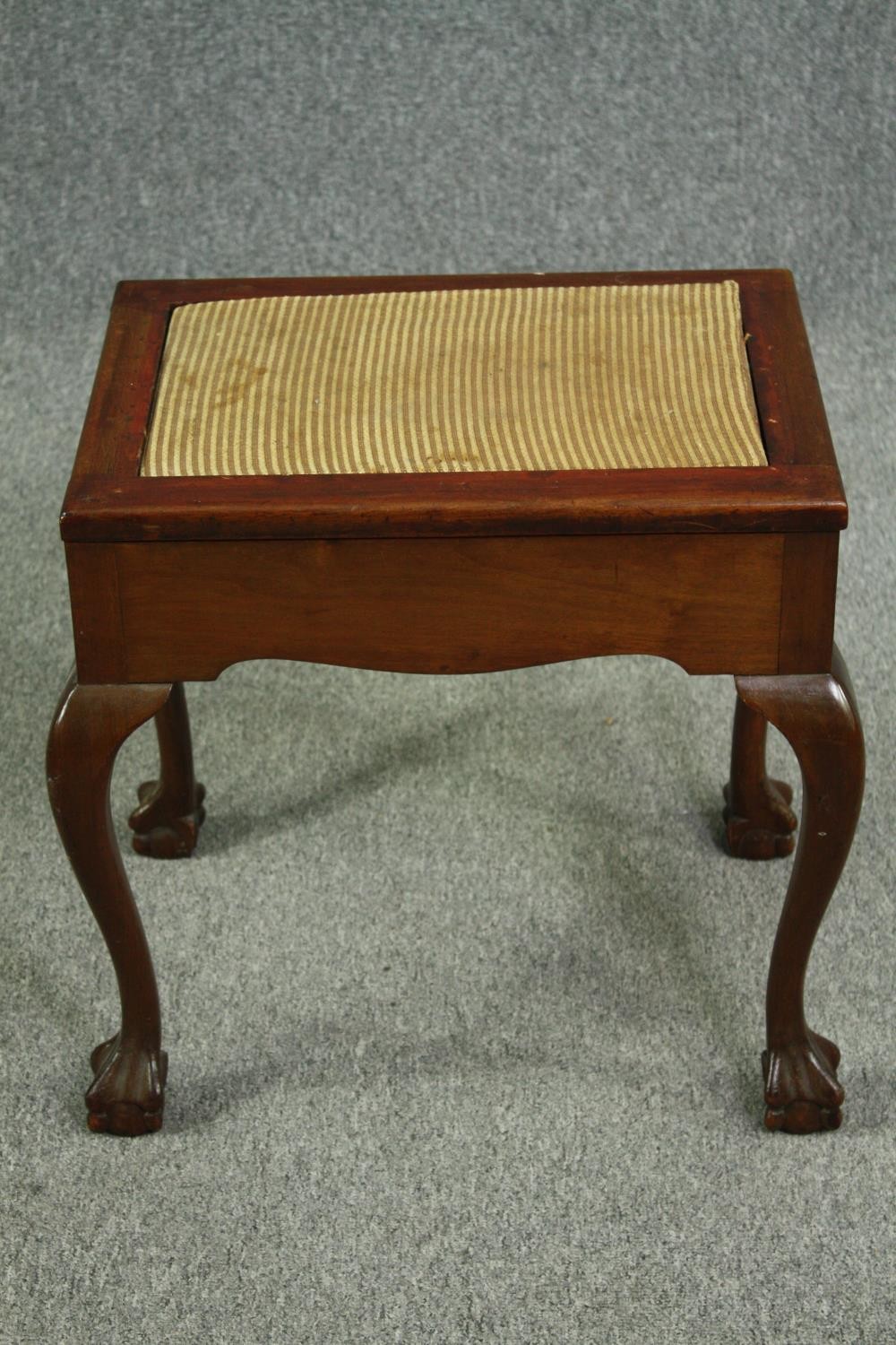 Piano stool, early 20th century mahogany Georgian style. H.54 W.56 D.41cm.