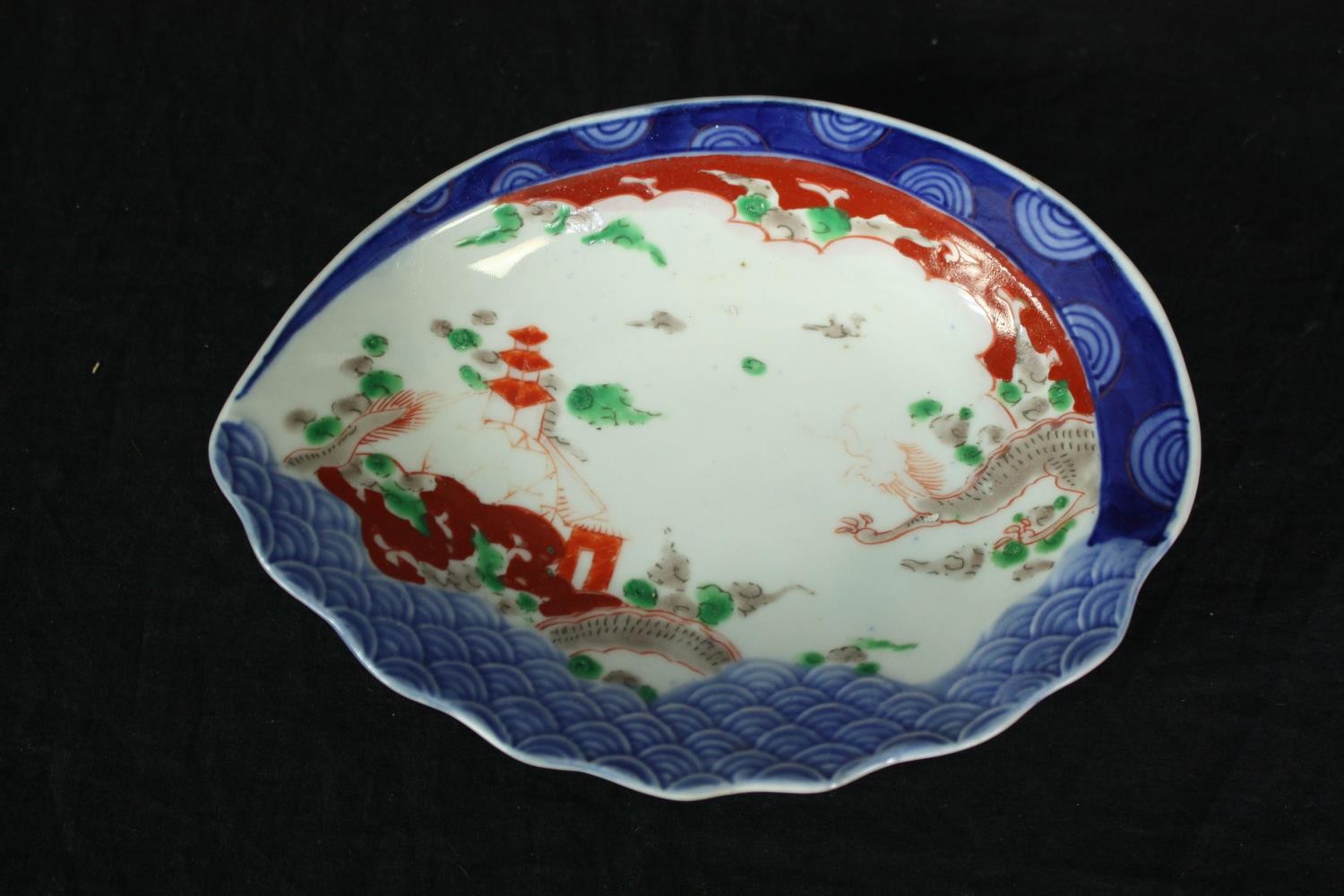 A mixed collection of Japanese and Chinese porcelain to include a 19th century Famille Rose lidded - Image 2 of 14