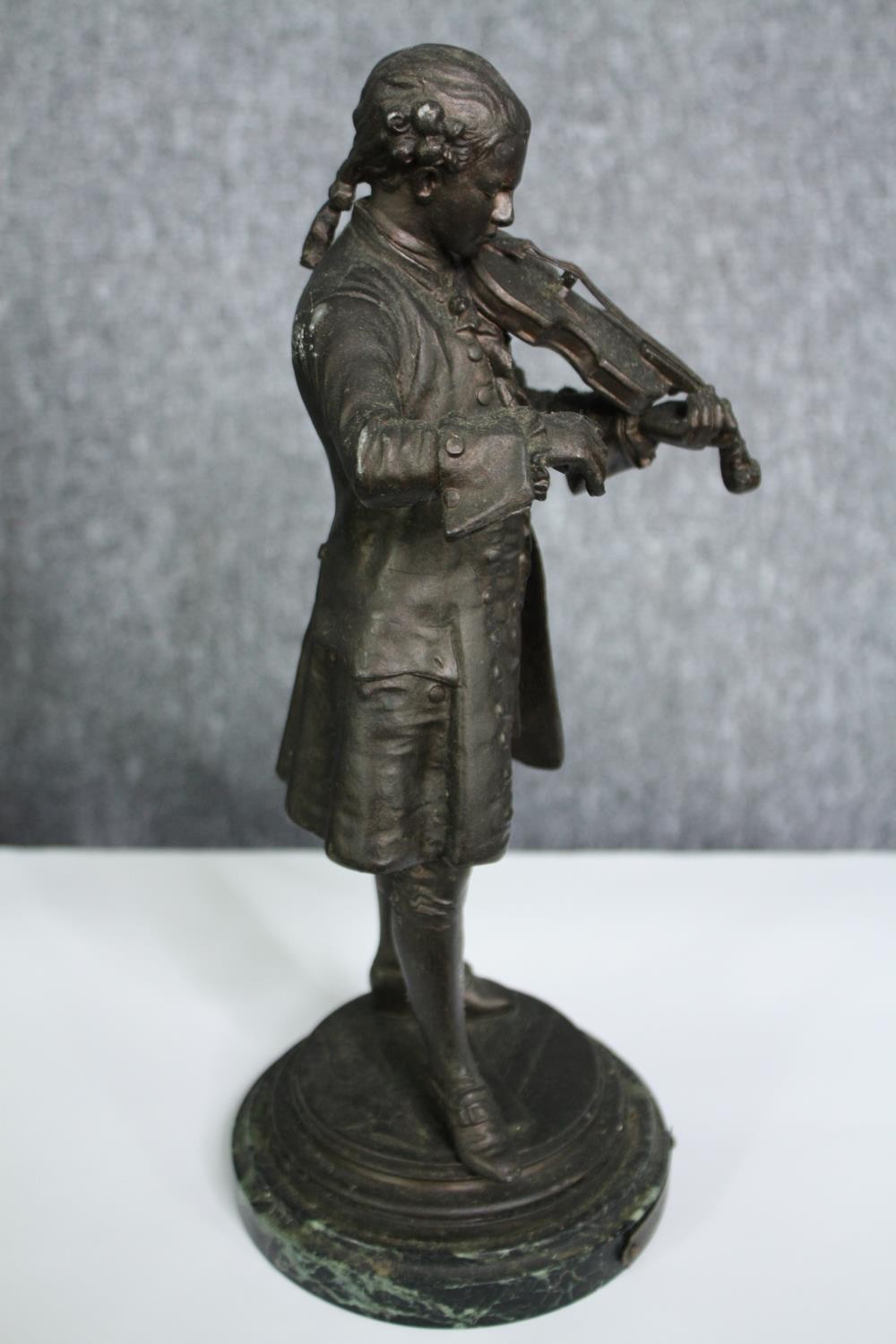 After Jean Louis Gregoire, a 20th century spelter figure: Mozart. spelter H.31cm. - Image 4 of 7
