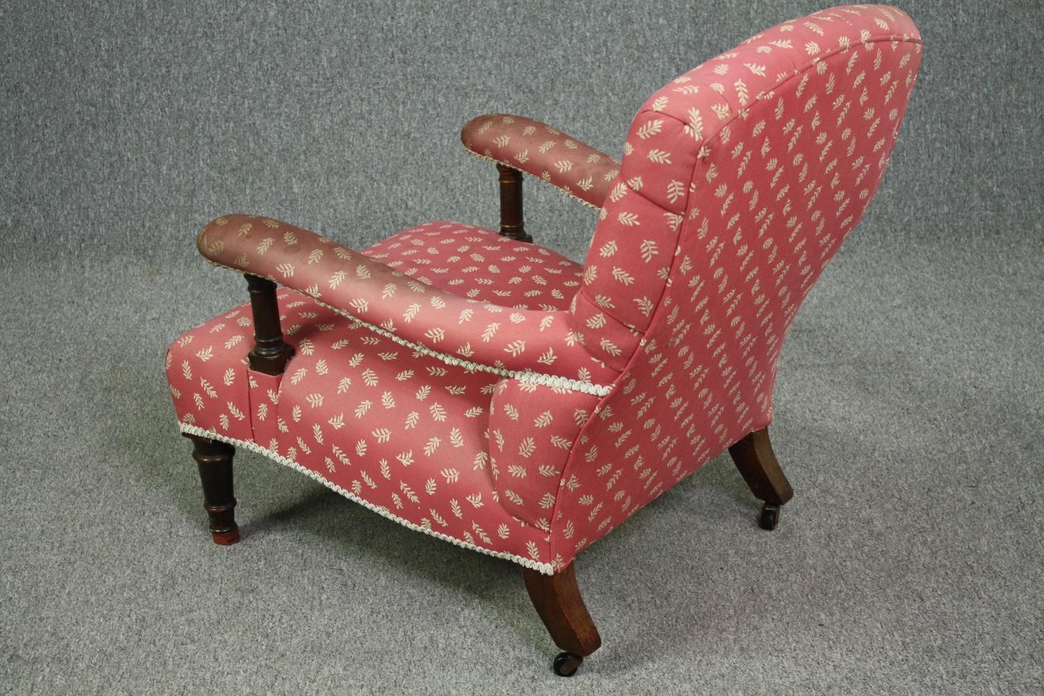 Armchair, 19th century mahogany framed in deep buttoned upholstery. H.79cm. - Image 5 of 5