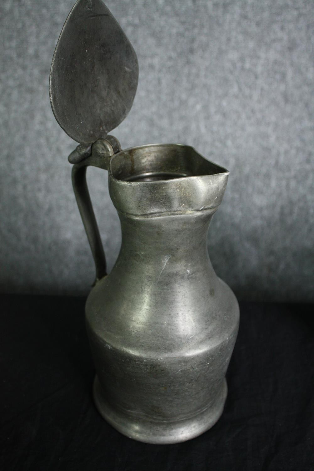 A set of six 19th century graduating pewter lidded jugs. H.27cm. (largest) - Image 3 of 6