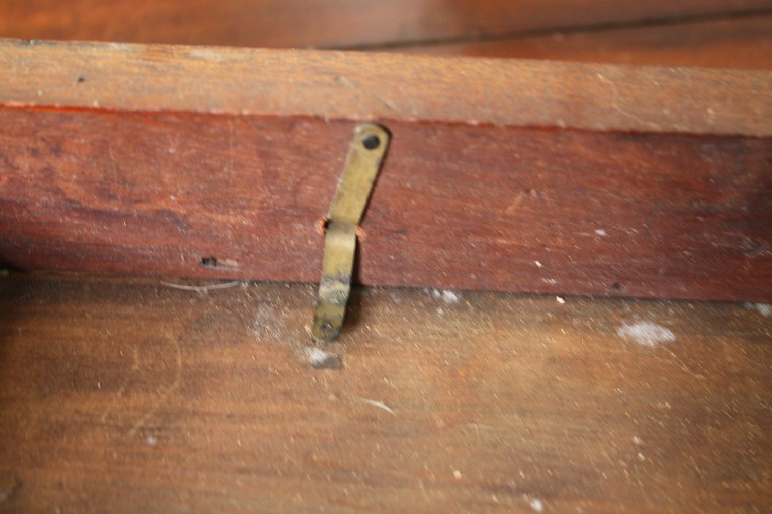 A 19th century mahogany and satinwood drop flap Pembroke table. H.66 W.80 (ext) D.67cm. - Bild 5 aus 6