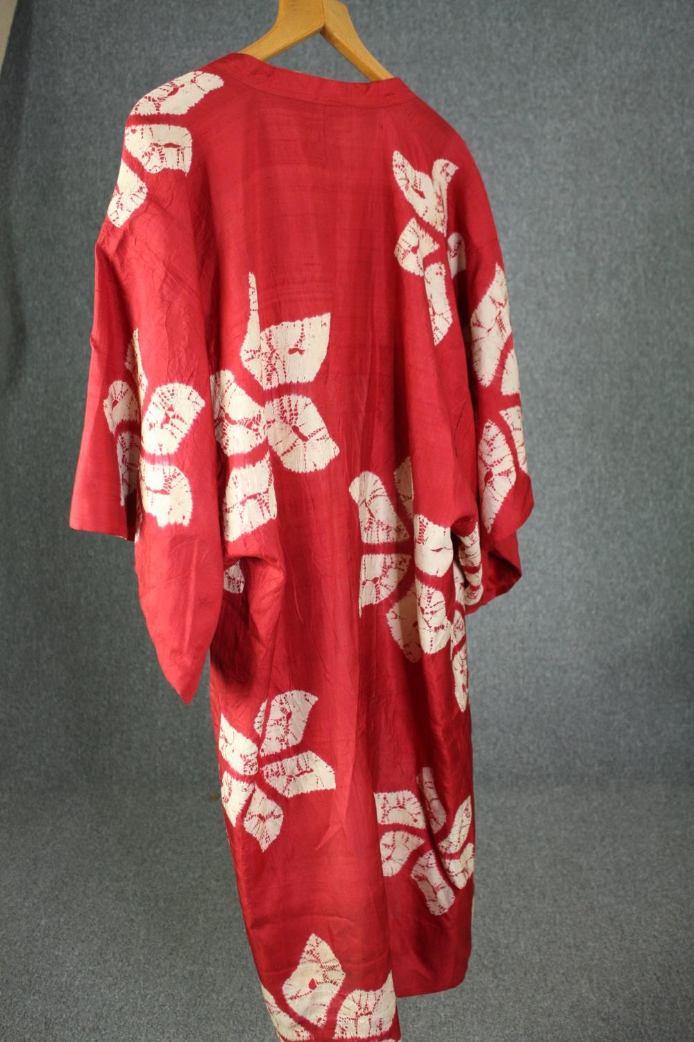 Two early 20th century silk Japanese kimonos, red Michiyuki and a black Haori. one with tie dye - Image 9 of 10