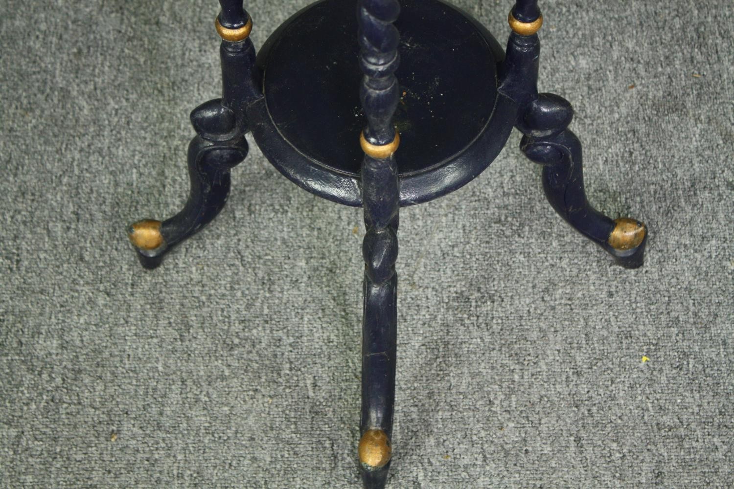 A vintage oak standard lamp and a painted torchere. H.102cm. - Image 5 of 10