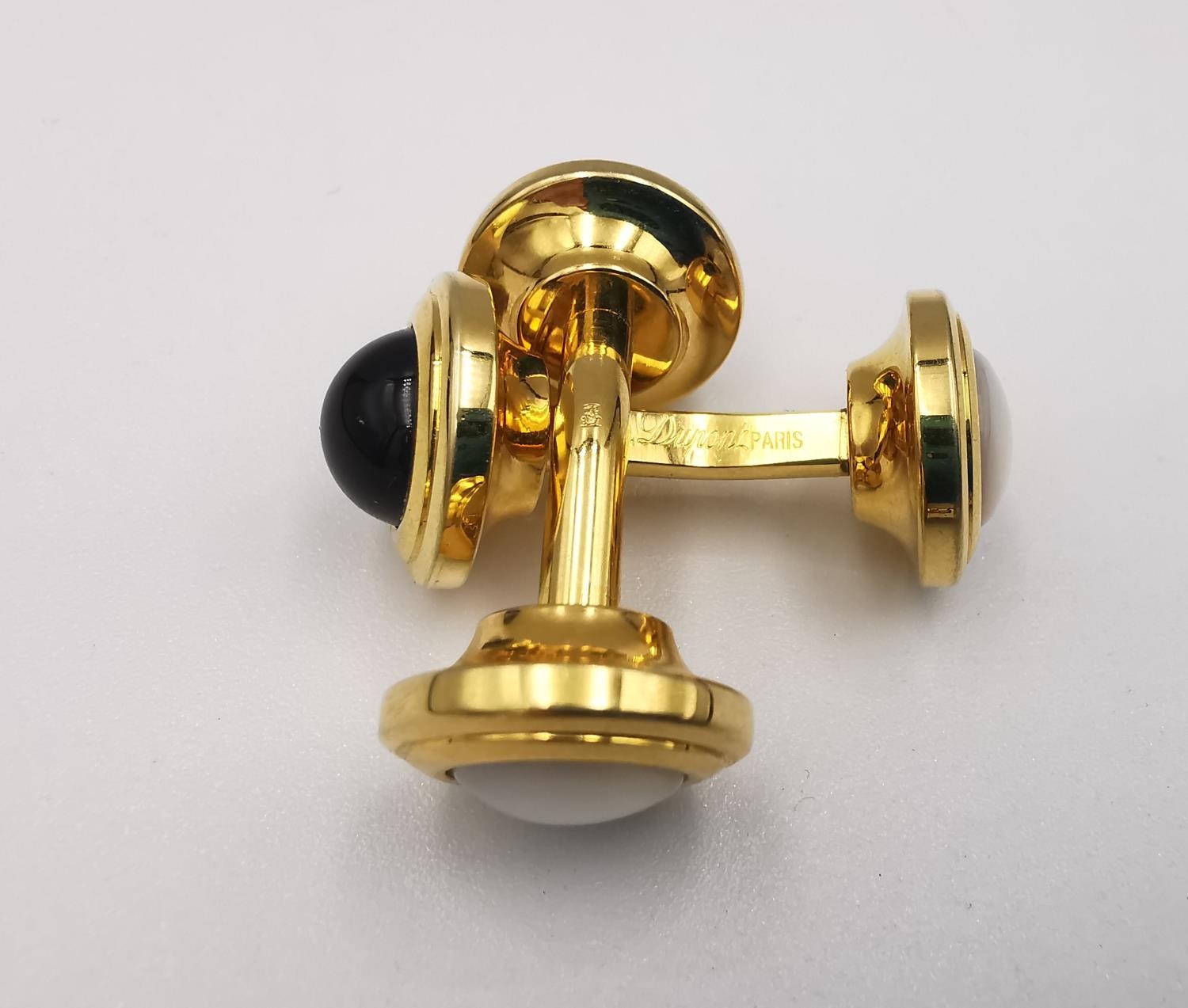 A collection of cufflinks, pins and a silver ring. Includes a pair of S.T. Dupont gold plated onyx - Image 9 of 11