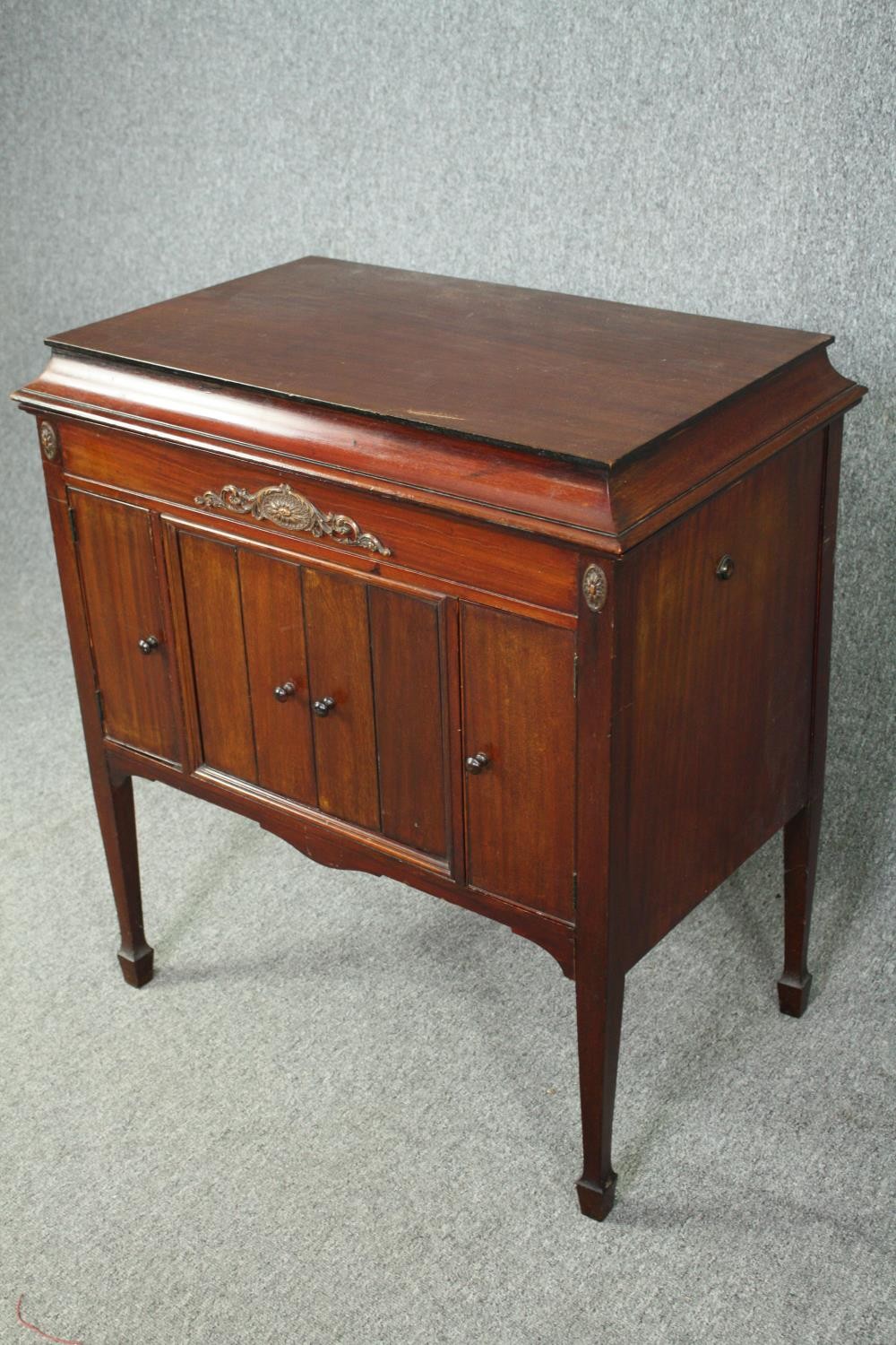 A mahogany cased Columbia Grafonola gramophone along with a collection of 78 rpm records. H.86 W. - Image 2 of 12