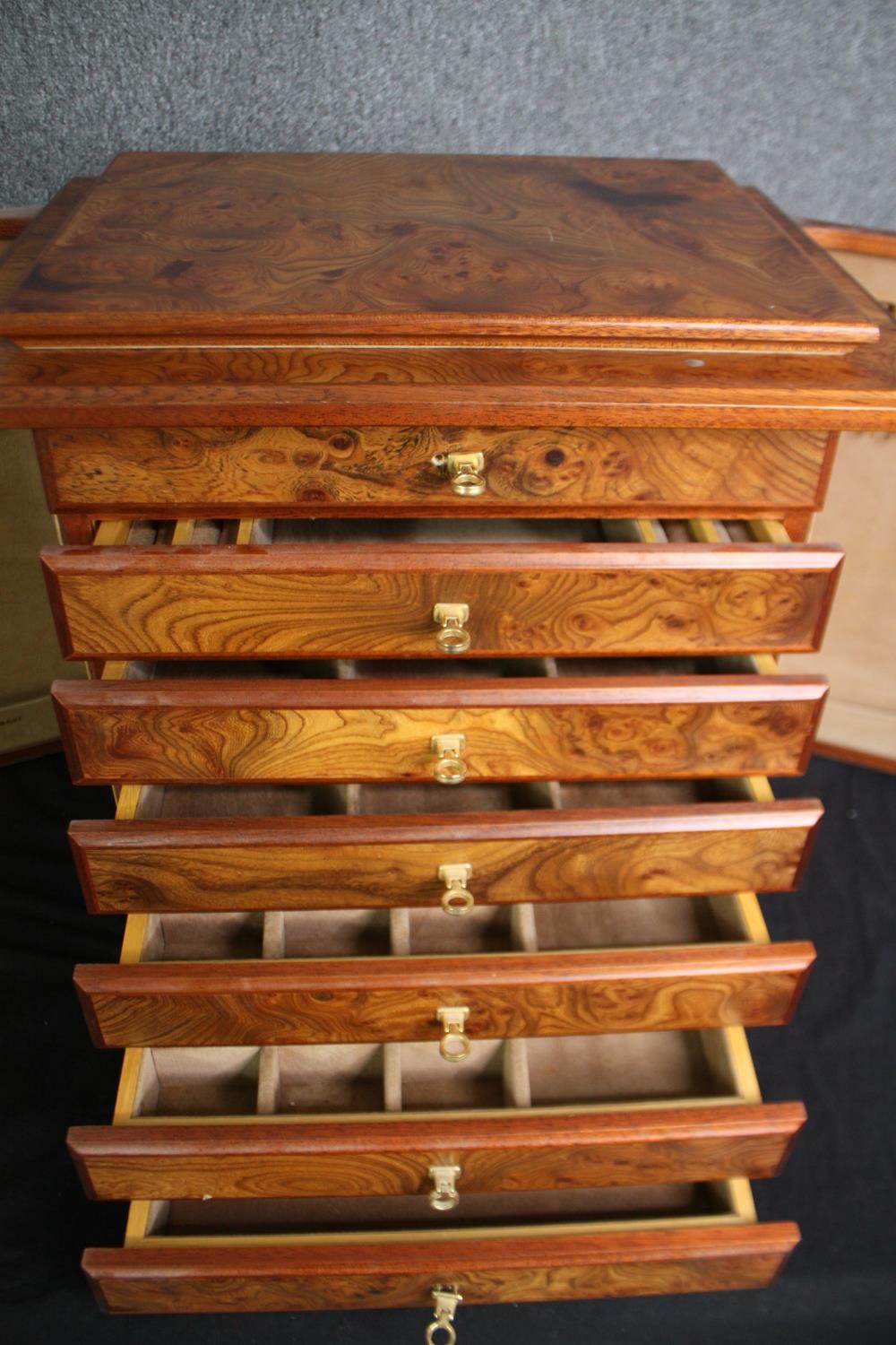 A burr elm specimen or vanity chest with rising mirror to the top and hinged locking stile side - Image 8 of 12