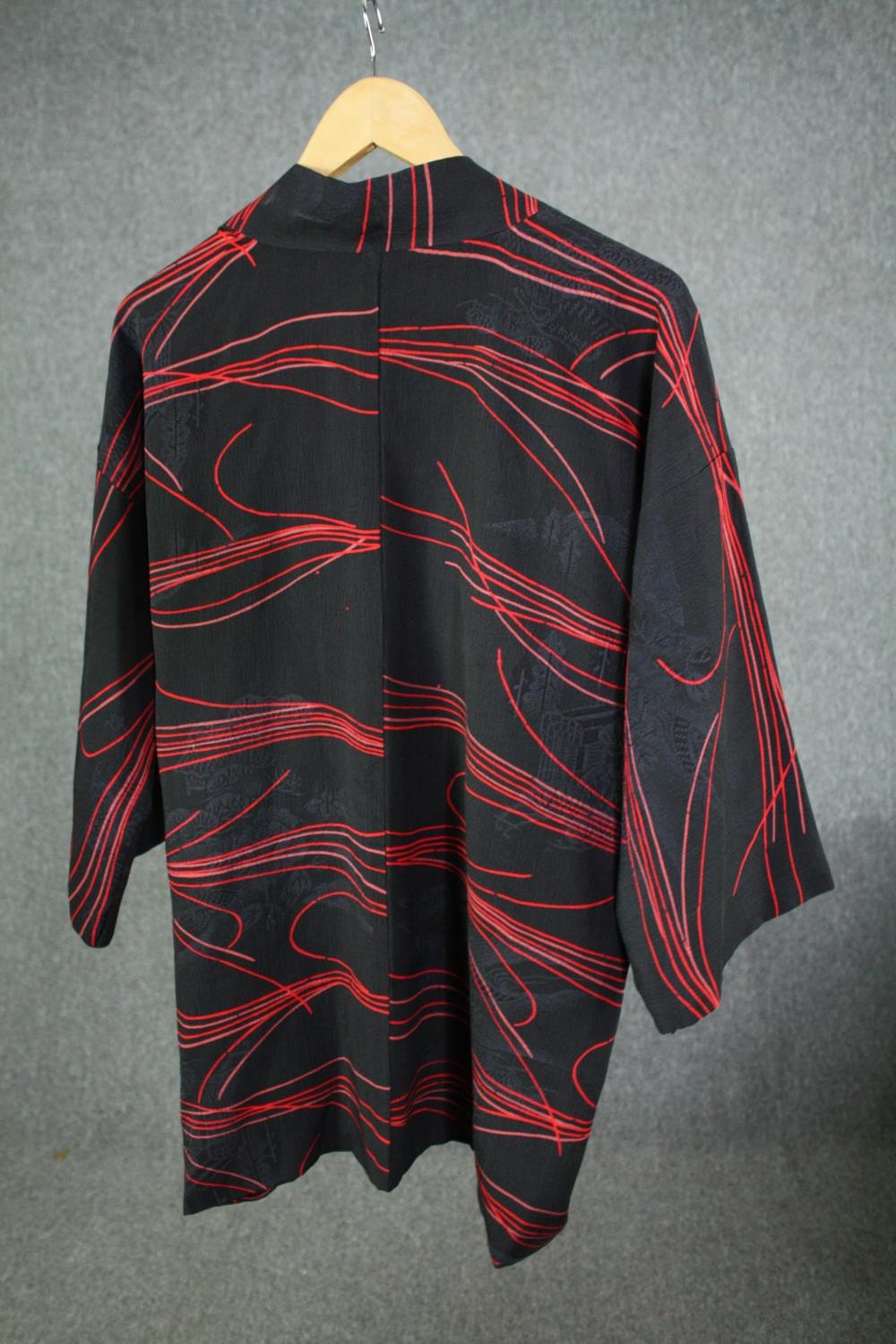 Two early 20th century silk Japanese kimonos, red Michiyuki and a black Haori. one with tie dye - Image 6 of 10