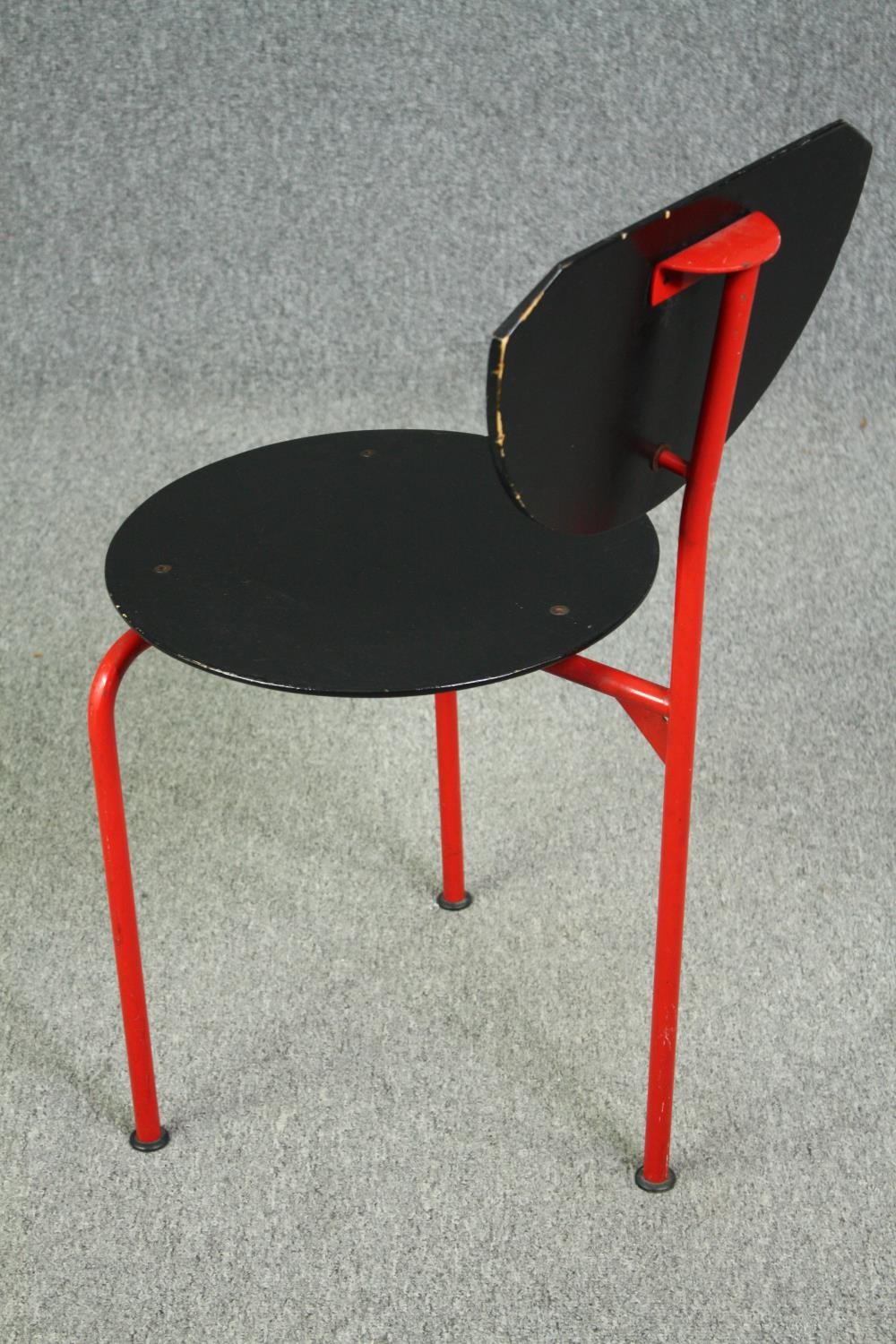 A 1980's vintage Carlo Forcolini "Alien" chair, coated steel and laminated ply. H.76cm. - Image 3 of 6