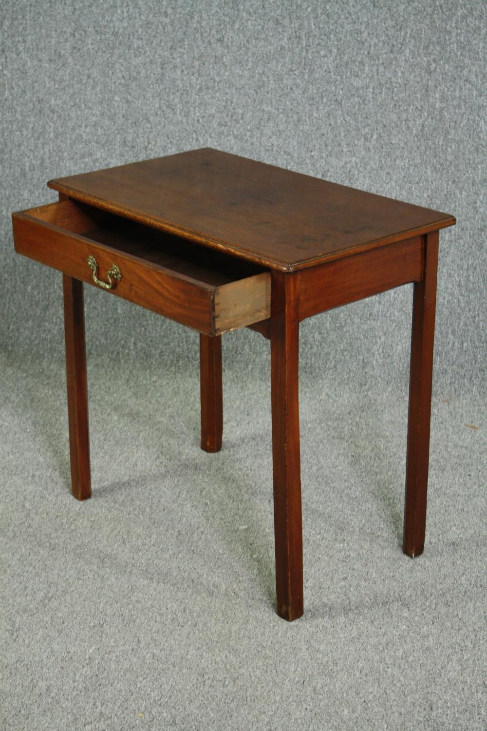 Side table, Georgian mahogany. H.71 W.72 D.42cm. - Bild 3 aus 6