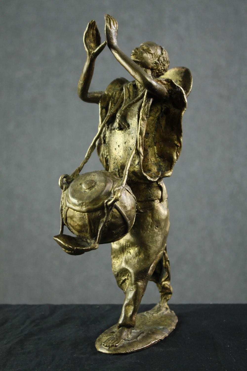 A brass figure, African tribesman. H.31cm. - Bild 2 aus 5