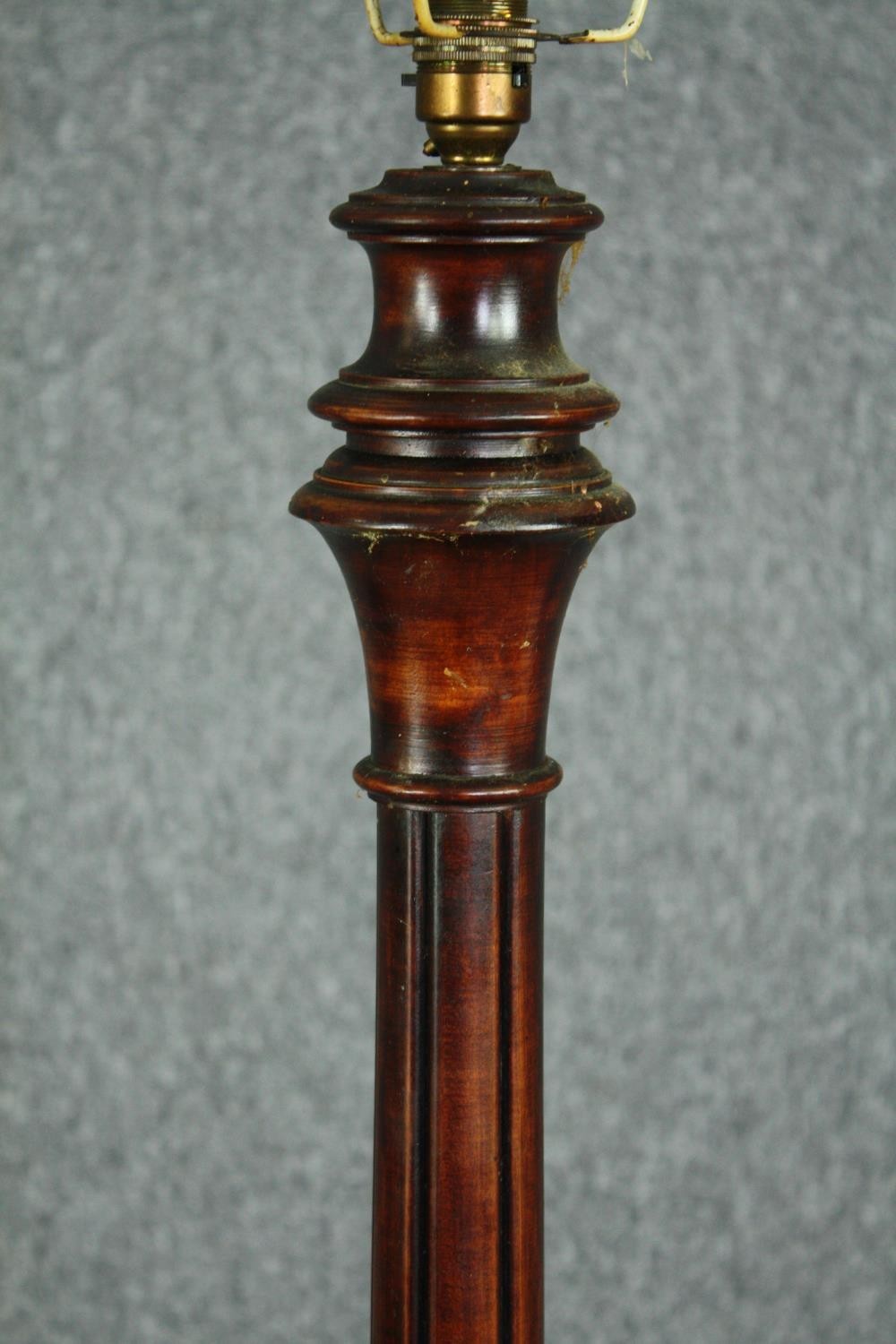 A vintage oak standard lamp and a painted torchere. H.102cm. - Image 9 of 10