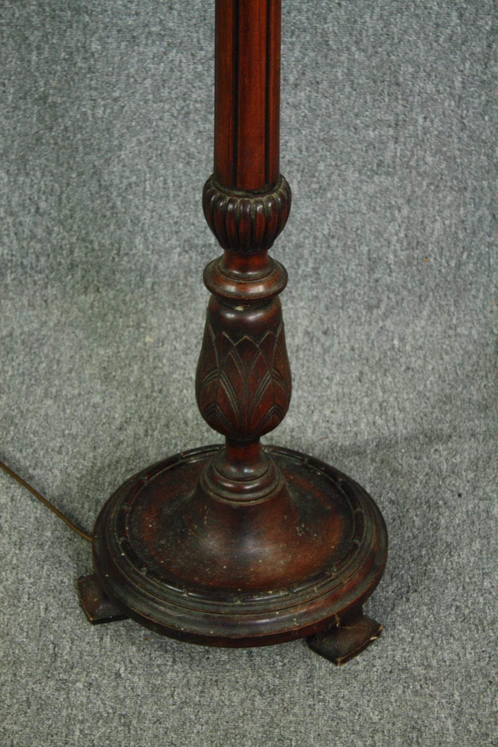 A vintage oak standard lamp and a painted torchere. H.102cm. - Image 8 of 10