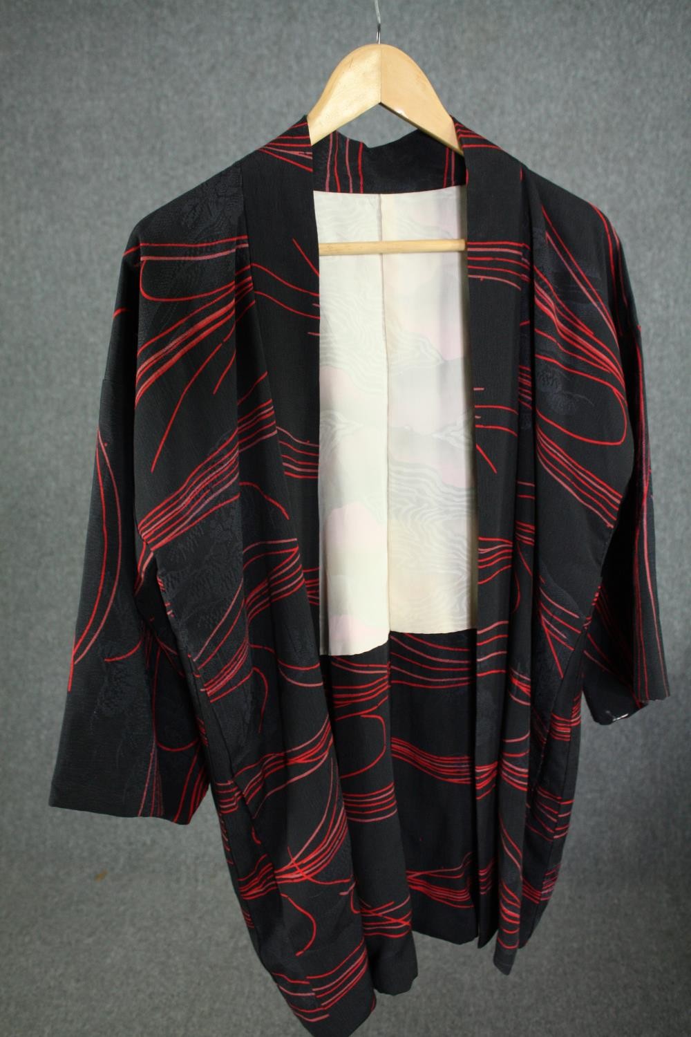 Two early 20th century silk Japanese kimonos, red Michiyuki and a black Haori. one with tie dye - Image 5 of 10