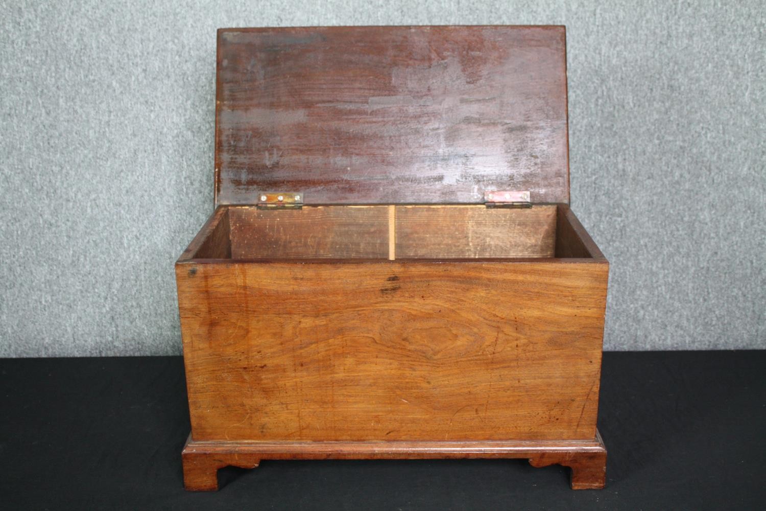 A 19th century elm trunk of small size. H.37 W.60 D.33cm. - Bild 2 aus 5