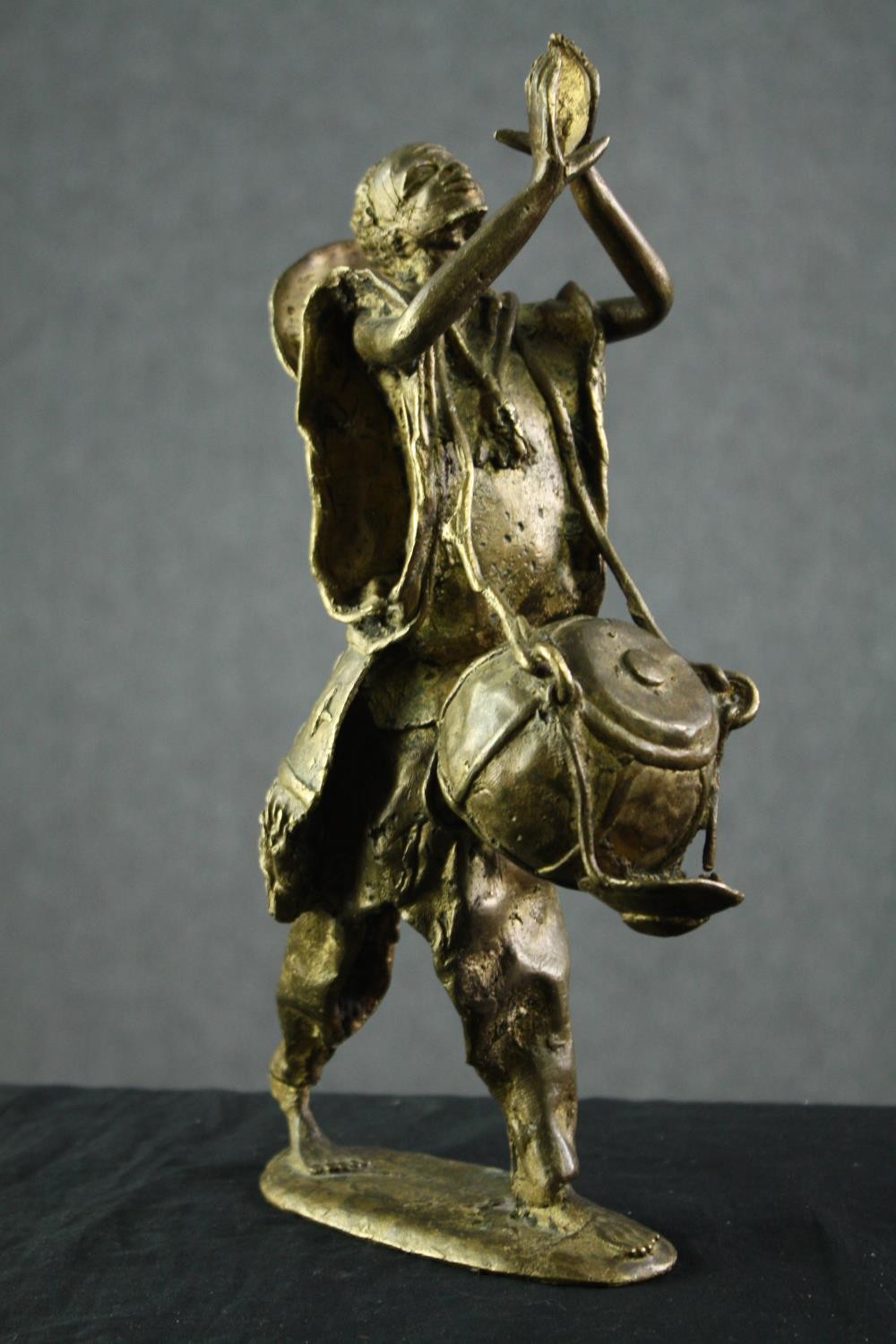 A brass figure, African tribesman. H.31cm. - Bild 3 aus 5