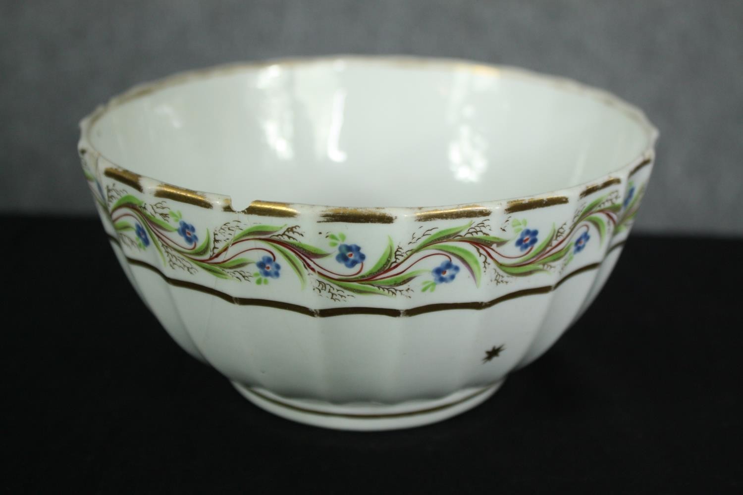 Tea service, Coalport, C.1800, hand painted to include six cups and saucers, two bowls and a cream - Image 3 of 7