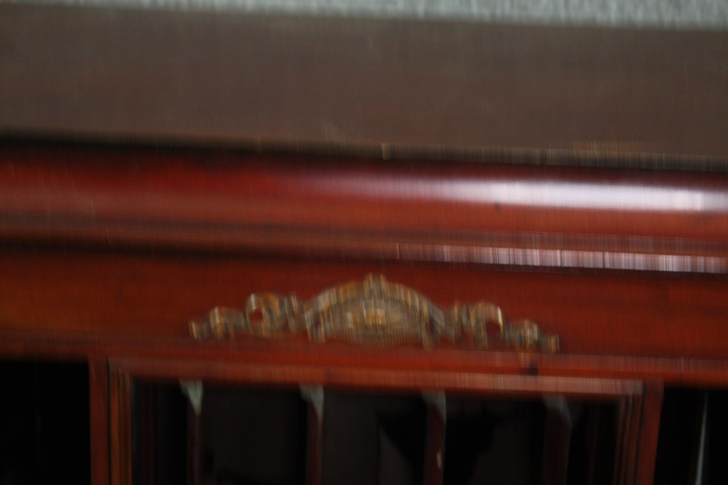 A mahogany cased Columbia Grafonola gramophone along with a collection of 78 rpm records. H.86 W. - Image 6 of 12