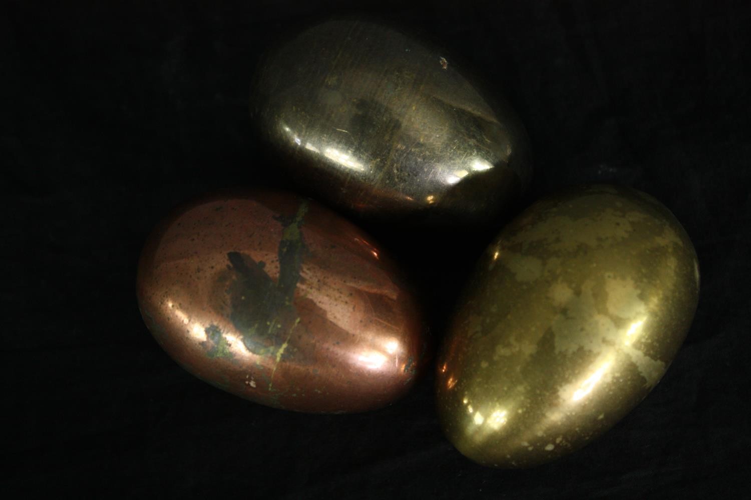 A collection of polished hardstone eggs including two hand decorated. H.7cm. (largest) - Image 4 of 6