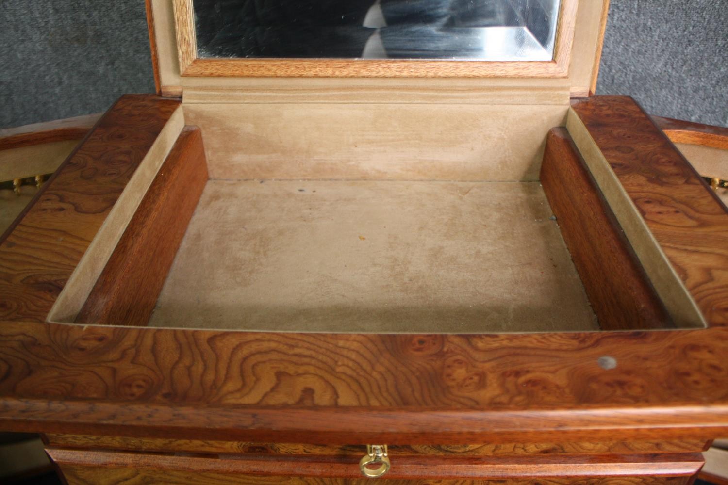 A burr elm specimen or vanity chest with rising mirror to the top and hinged locking stile side - Image 7 of 12